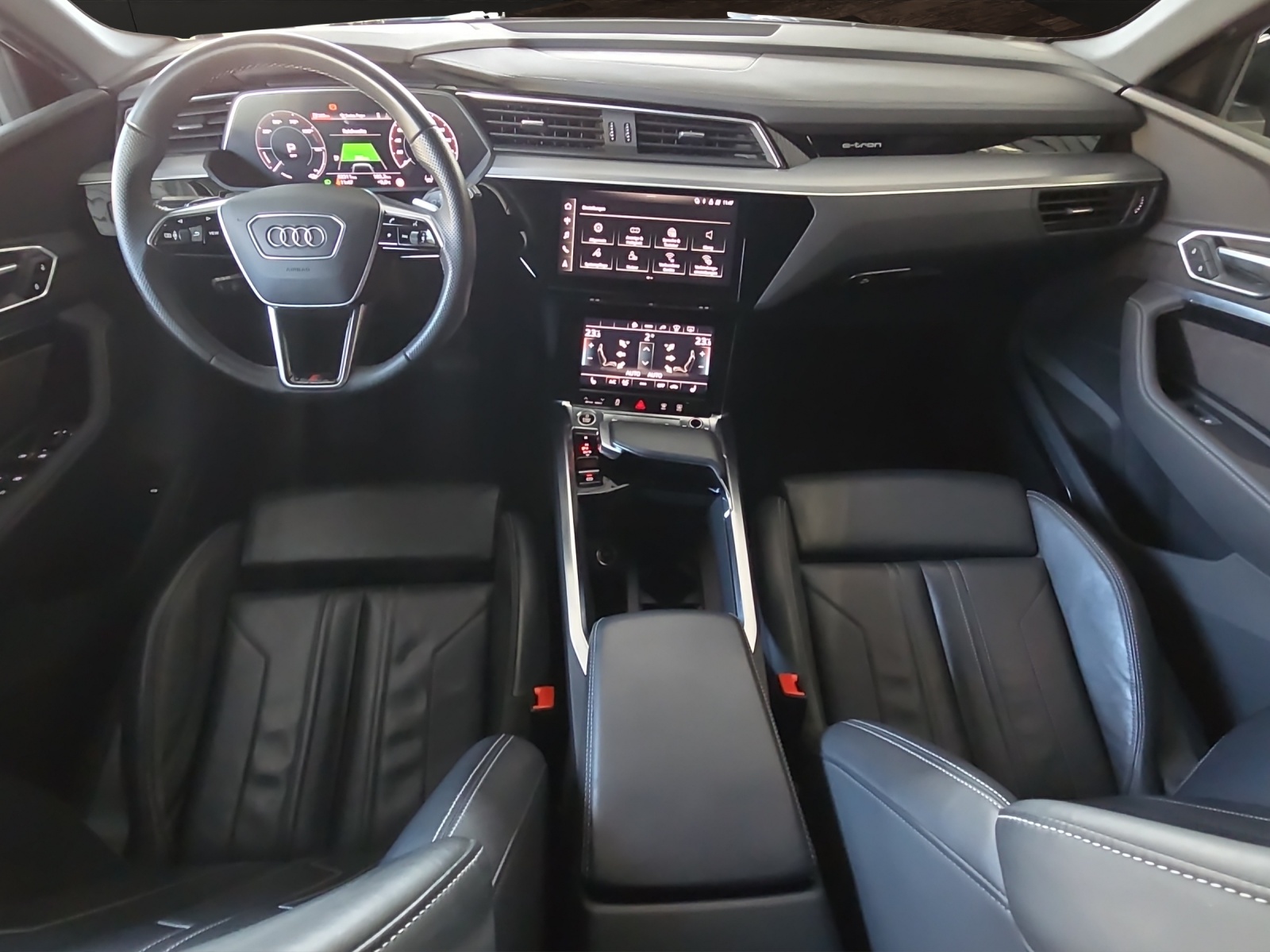 AUDI e-tron 55 S Line quattro-image-12