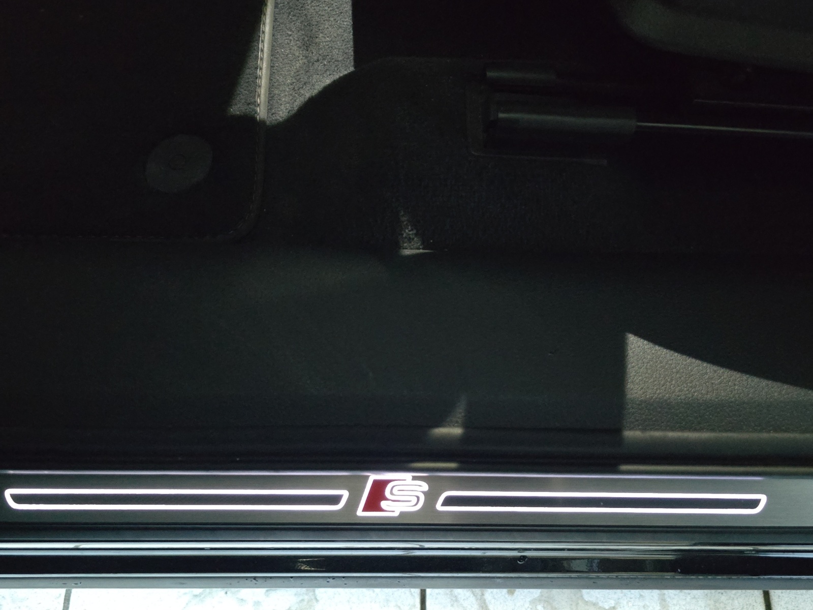 AUDI e-tron 55 S Line quattro-image-19