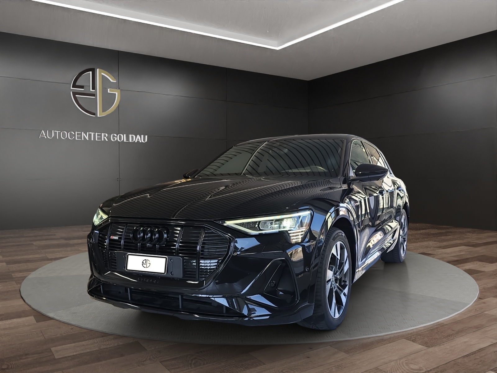 AUDI e-tron 55 S Line quattro-image-0