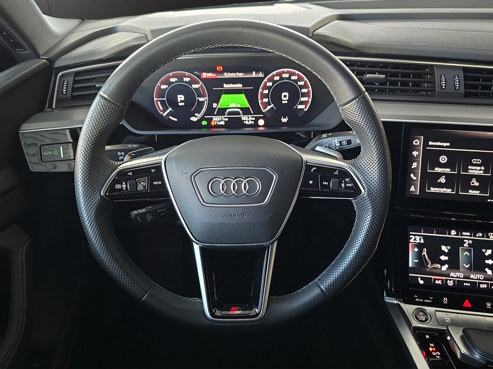 AUDI e-tron 55 S Line quattro-image-13