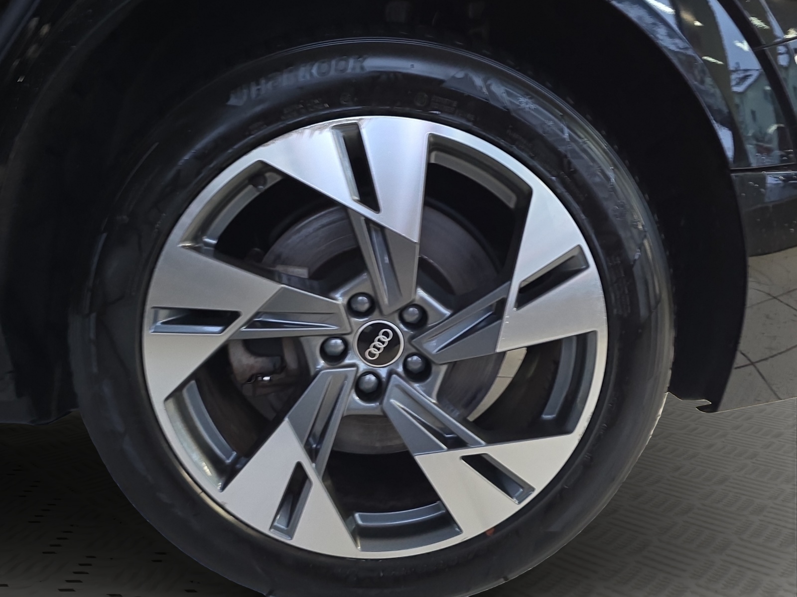 AUDI e-tron 55 S Line quattro-image-7