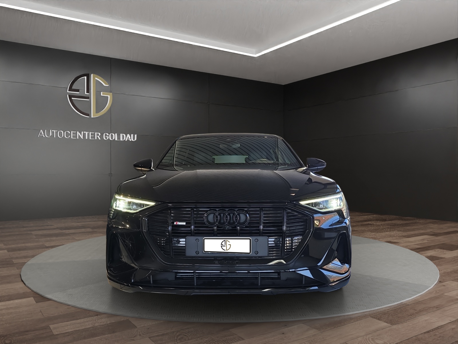 AUDI e-tron 55 S Line quattro-image-6
