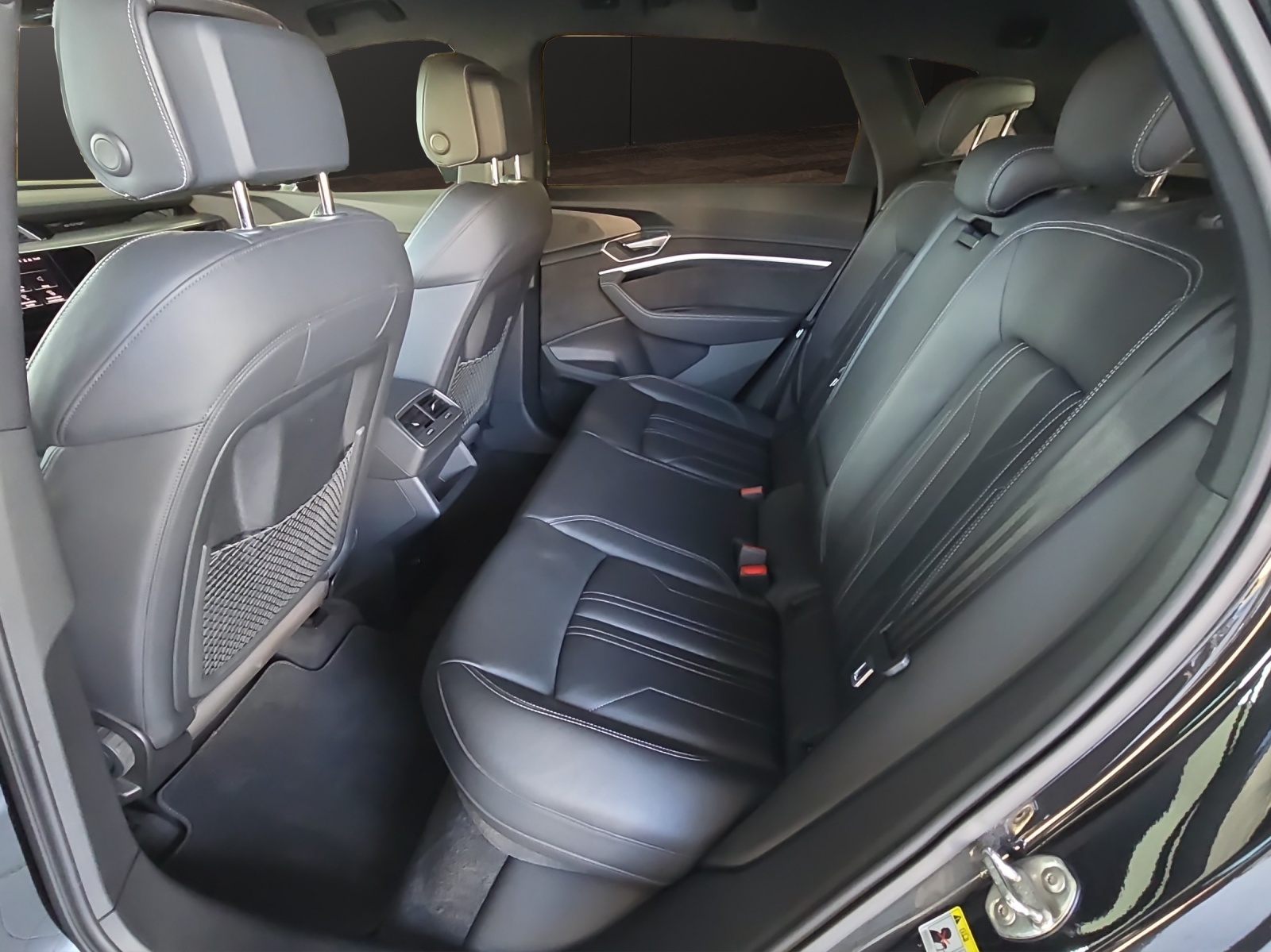 AUDI e-tron 55 S Line quattro-image-9