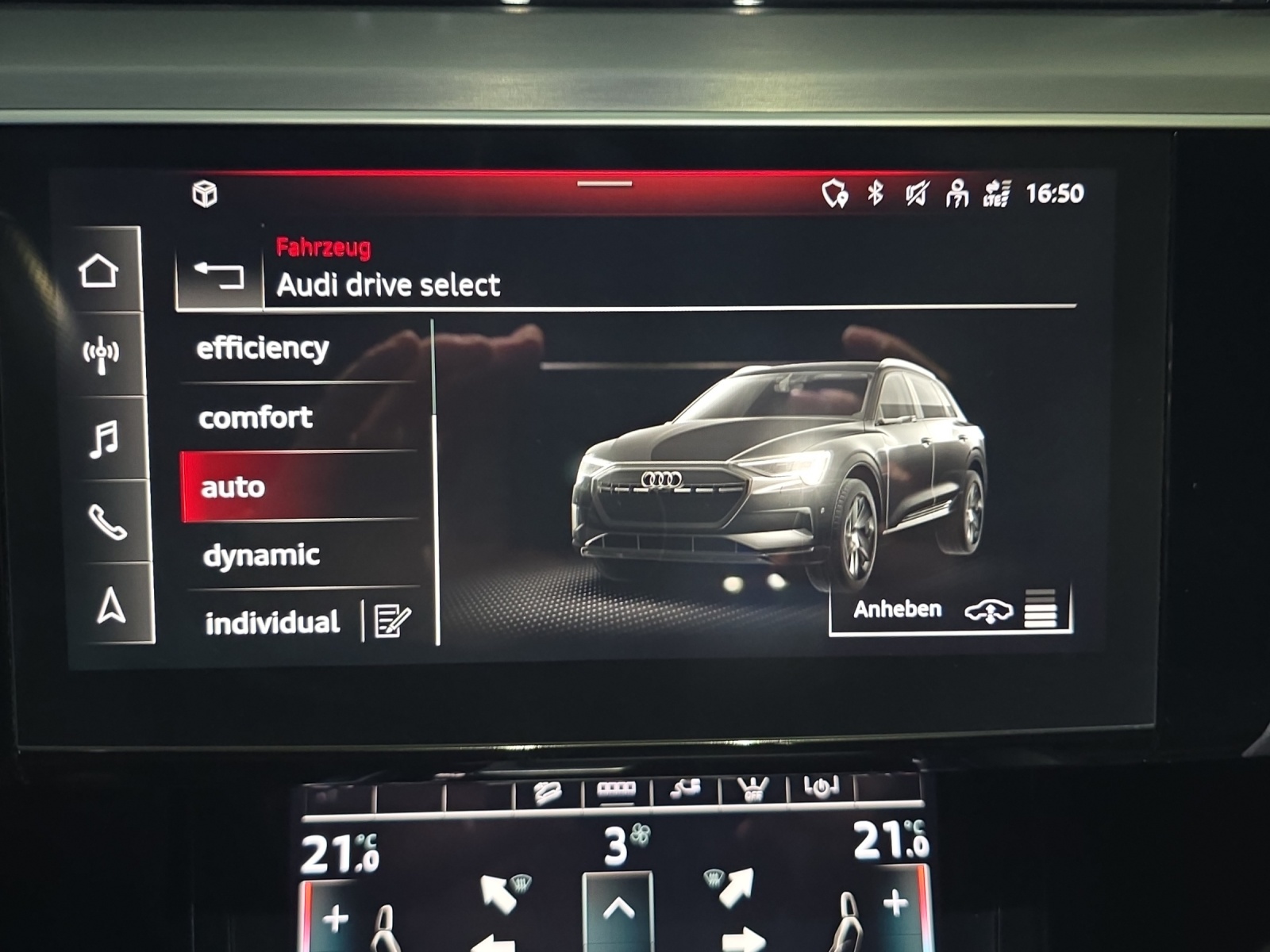 AUDI e-tron 55 S Line quattro-image-18