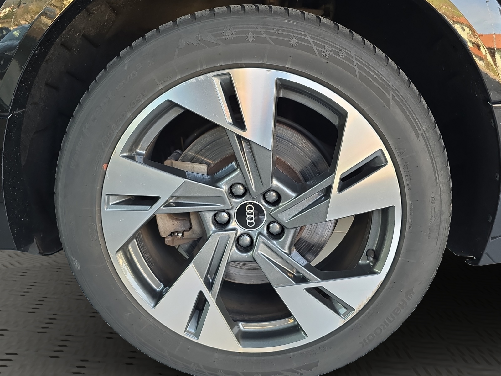 AUDI e-tron 55 S Line quattro-image-22