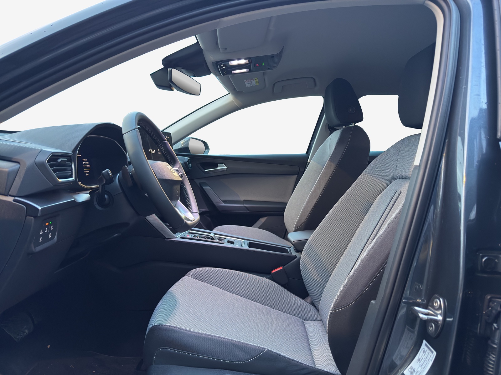 SEAT Leon ST 1.5 eHybrid pHEV DSG Business Edition-image-7