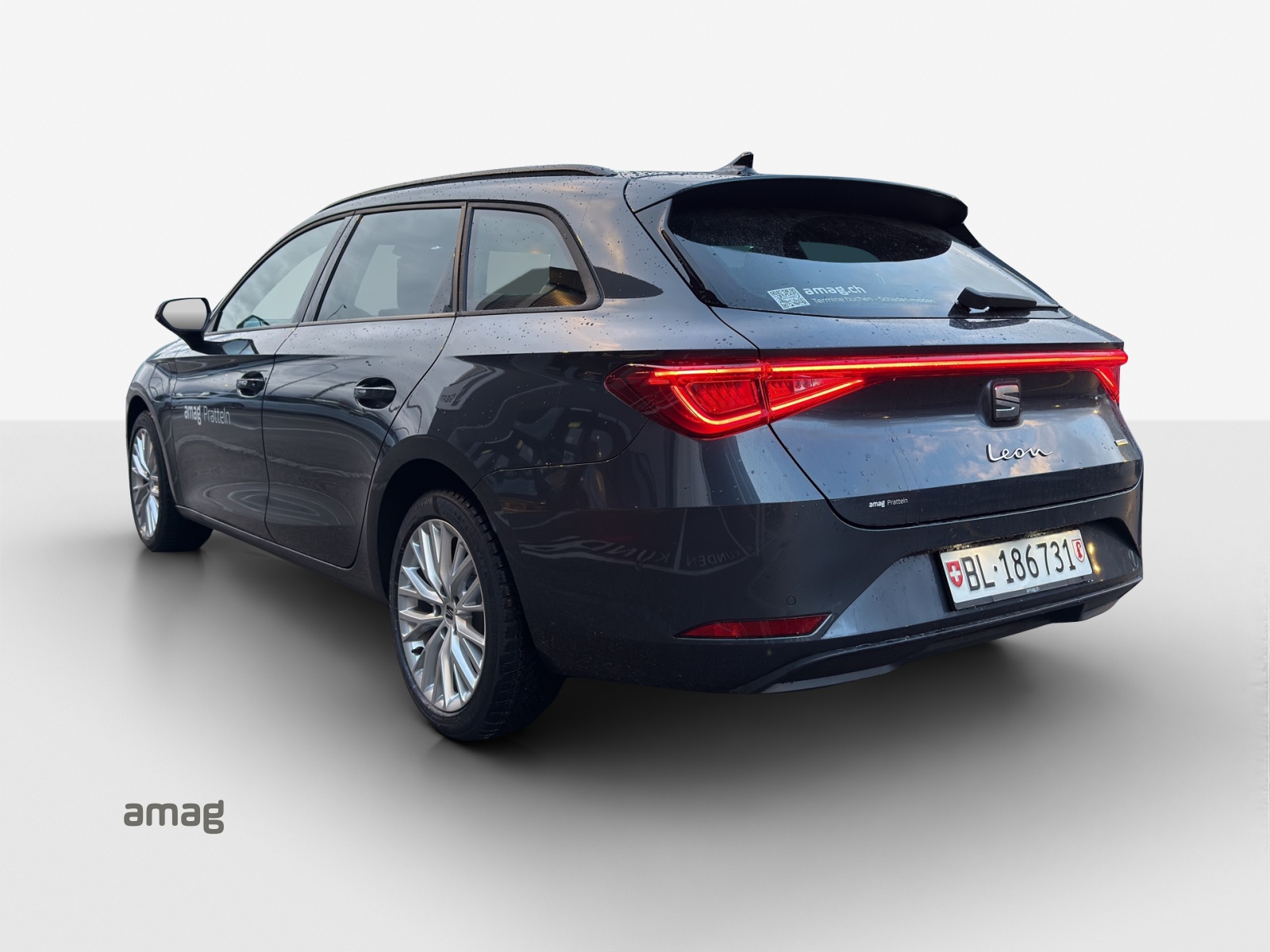 SEAT Leon ST 1.5 eHybrid pHEV DSG Business Edition-image-2