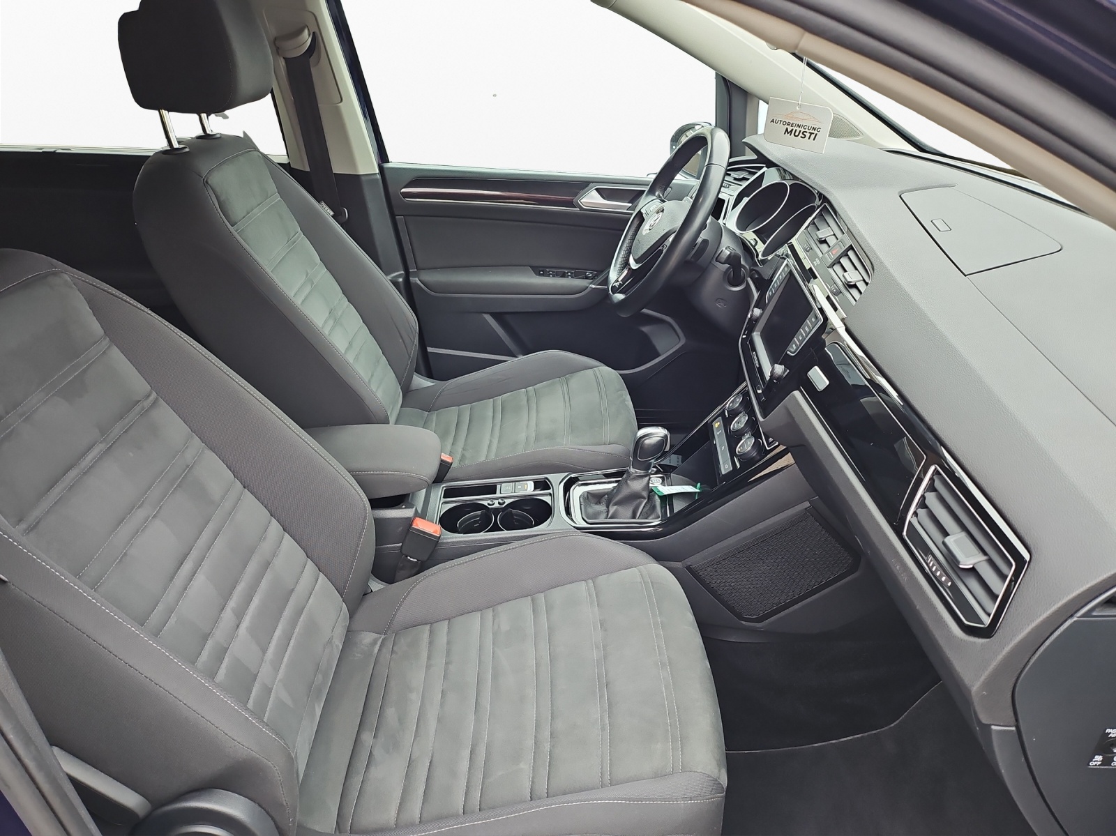 VW Touran 1.8 TSI BlueMotion Technology Highline DSG-image-12