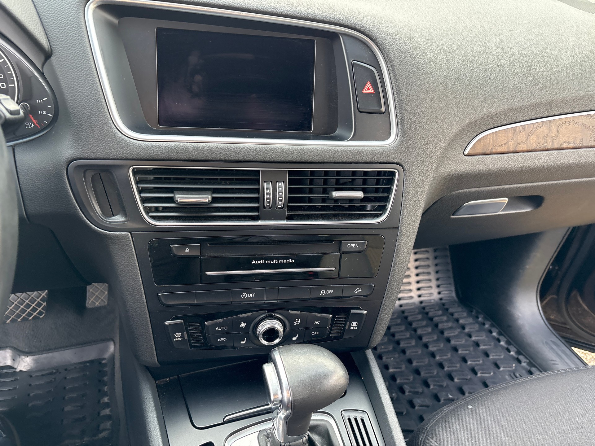 AUDI Q5 2.0 TFSI quattro tiptronic-image-9