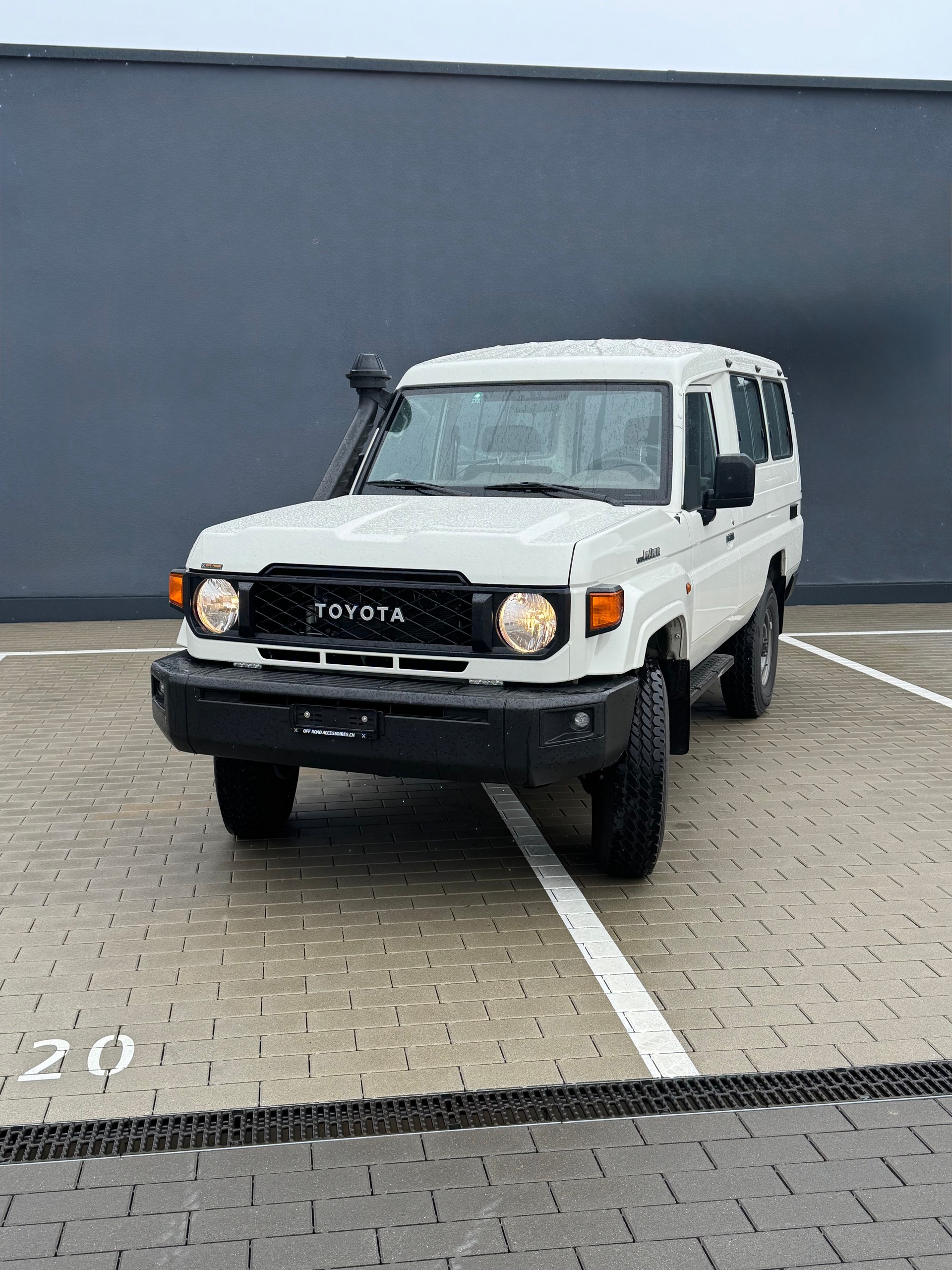 TOYOTA Land Cruiser GRJ78 4.0 V6
