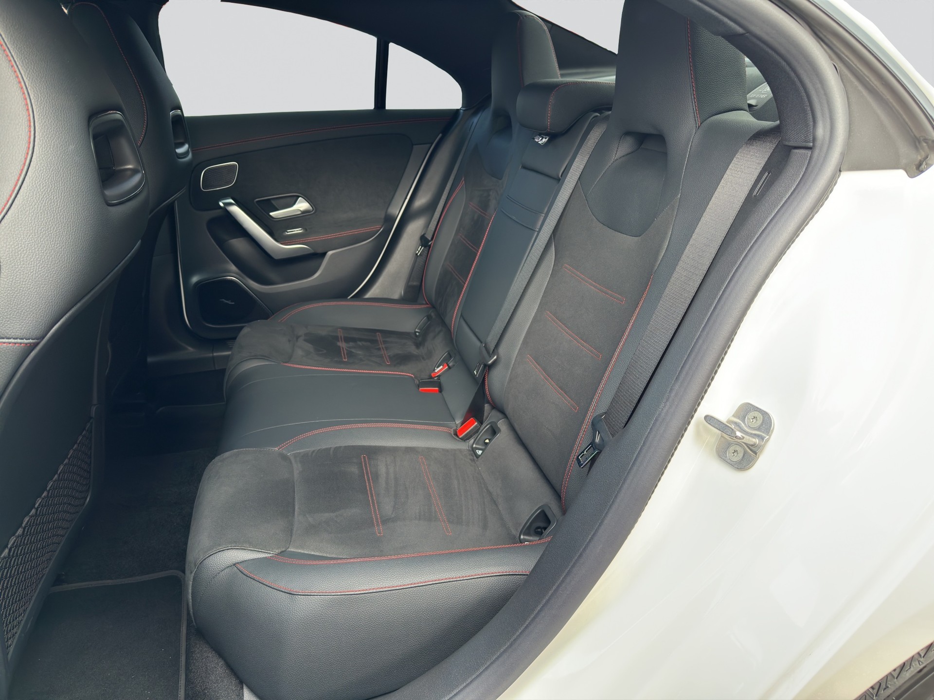 MERCEDES-BENZ CLA 200 AMG Night 7G-DCT-image-7