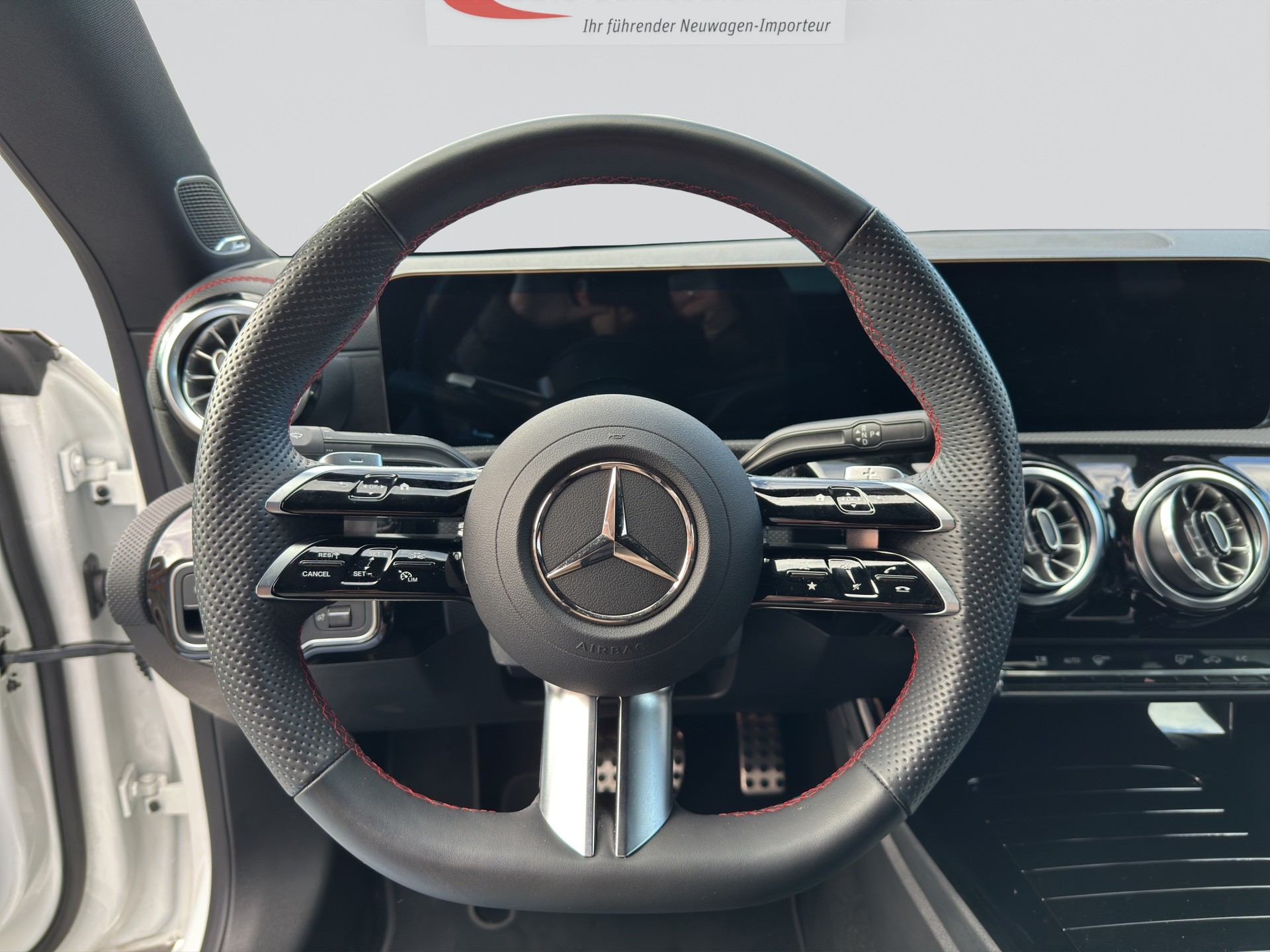 MERCEDES-BENZ CLA 200 AMG Night 7G-DCT-image-9