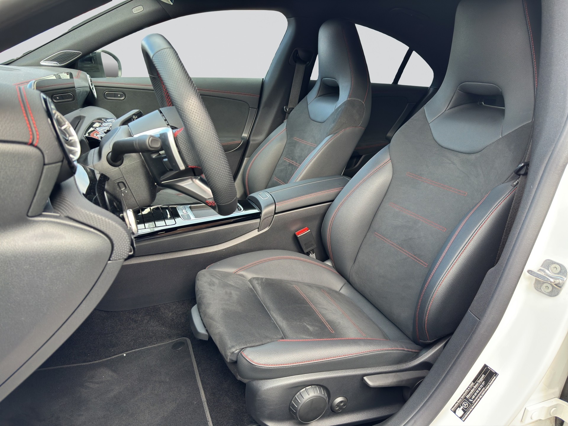 MERCEDES-BENZ CLA 200 AMG Night 7G-DCT-image-5