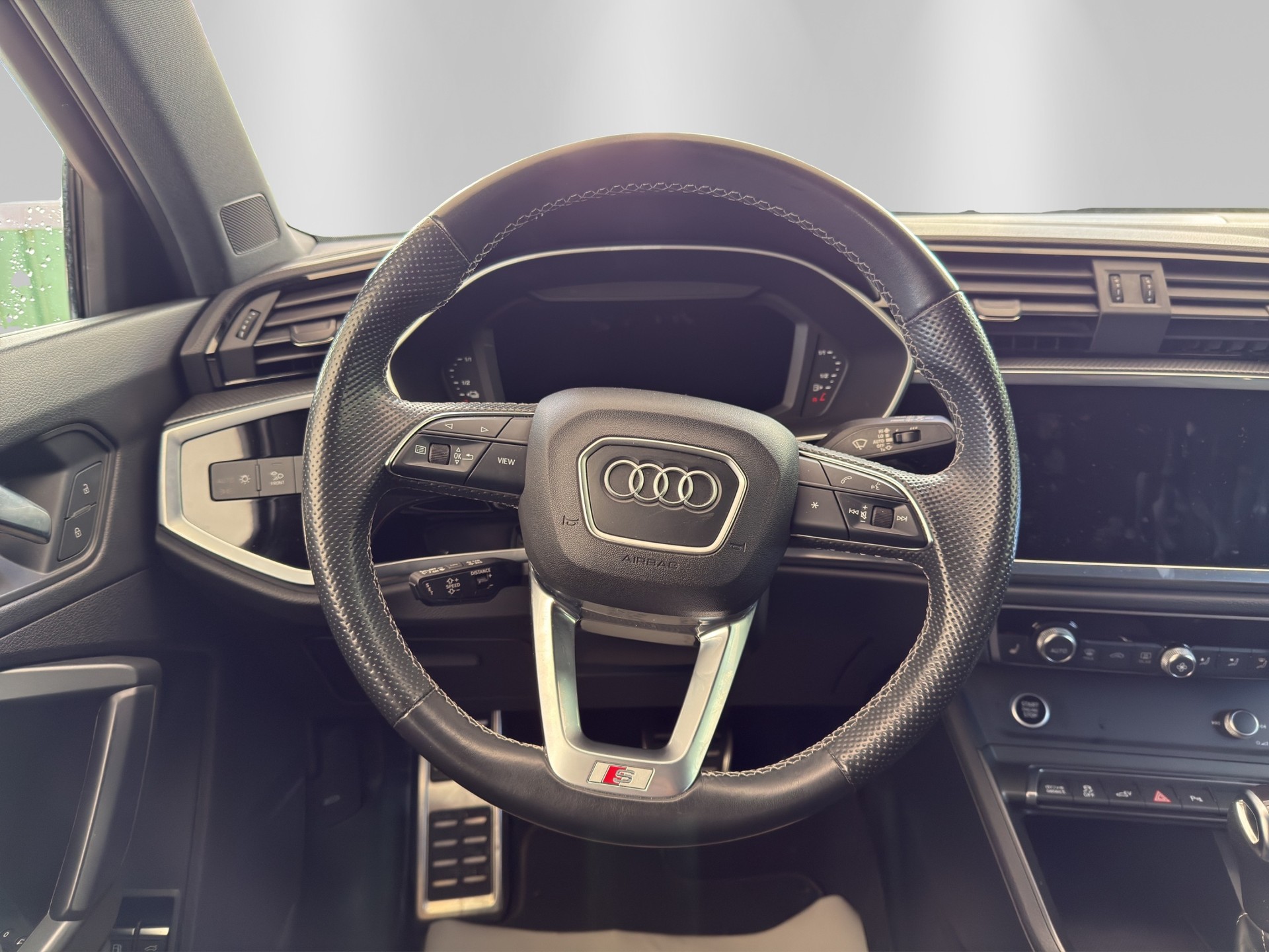 AUDI Q3 45 TFSI e S line Attraction S-tronic-image-9