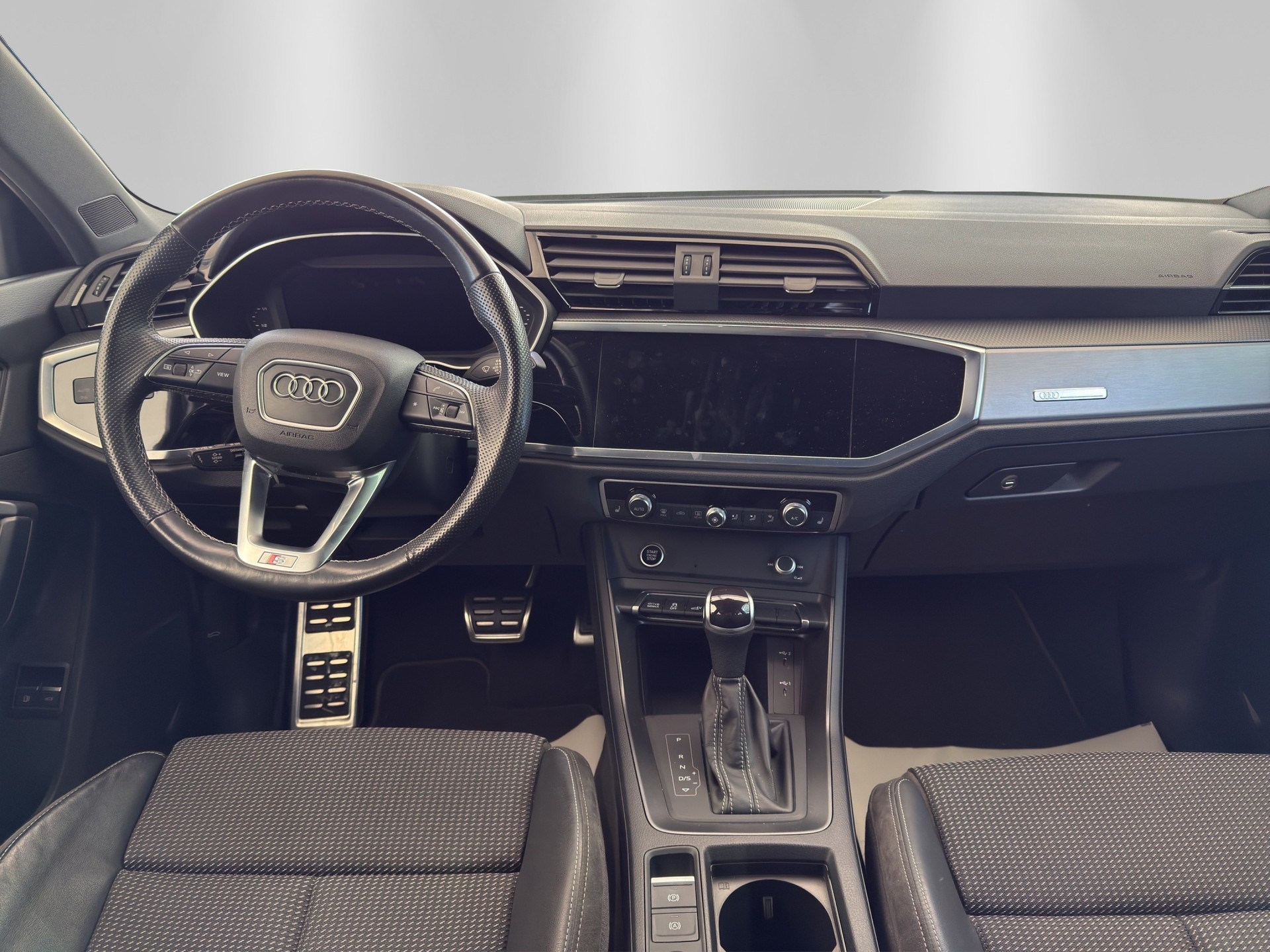 AUDI Q3 45 TFSI e S line Attraction S-tronic-image-8