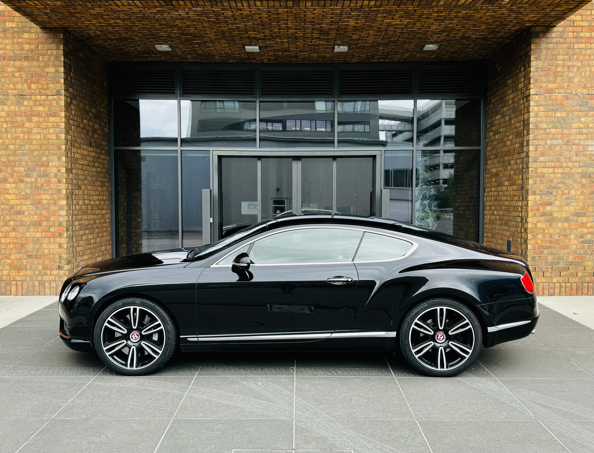 BENTLEY Continental GT 4.0 V8-showroom-element-1