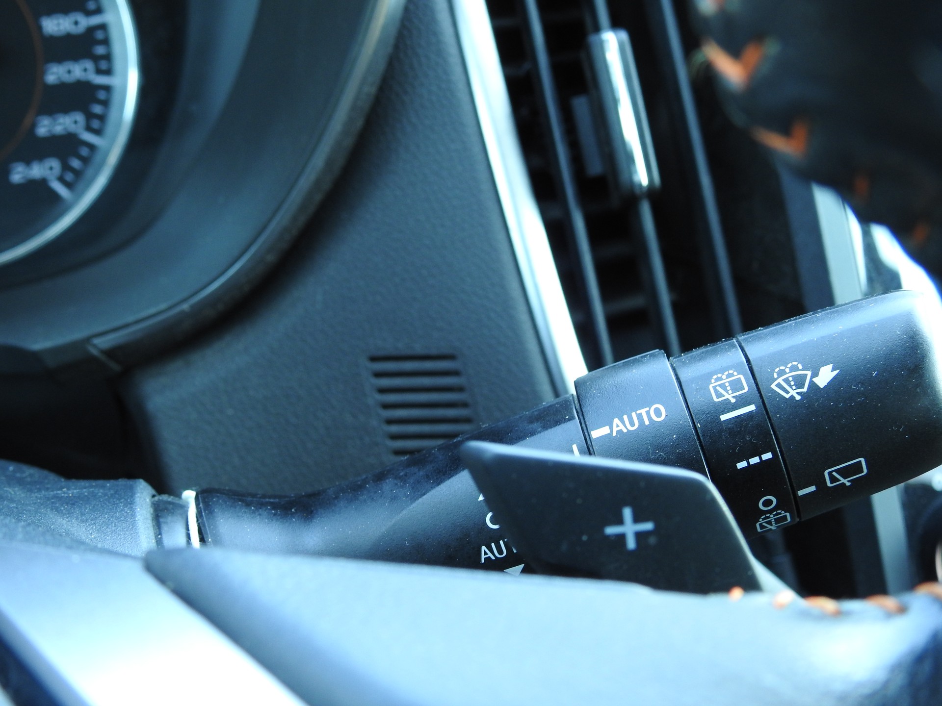 SUBARU XV 2.0 Luxury AWD Lineartronic-image-29