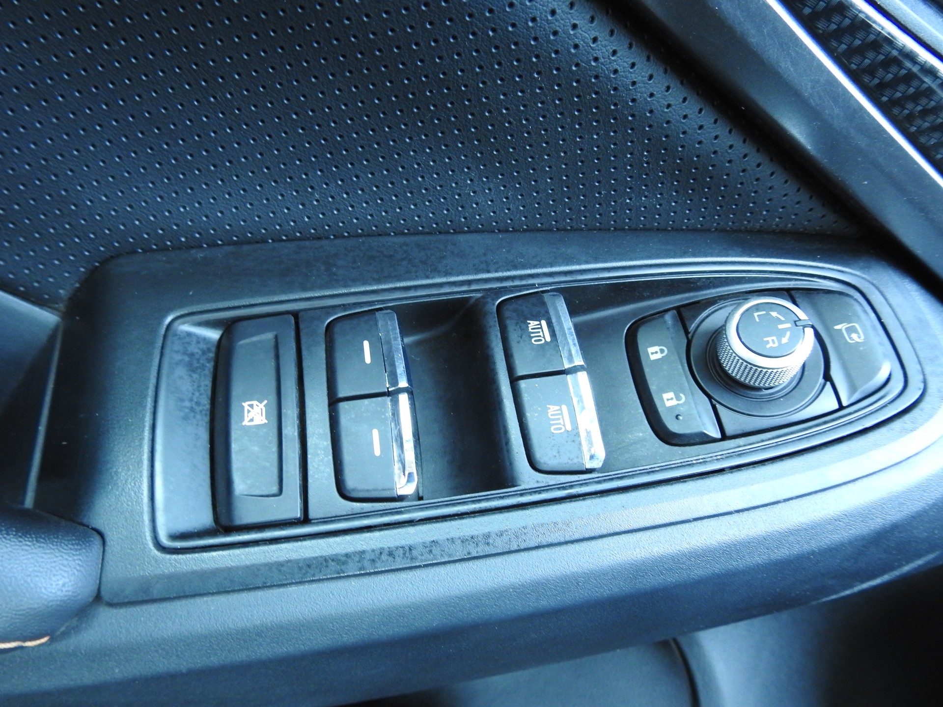 SUBARU XV 2.0 Luxury AWD Lineartronic-image-21