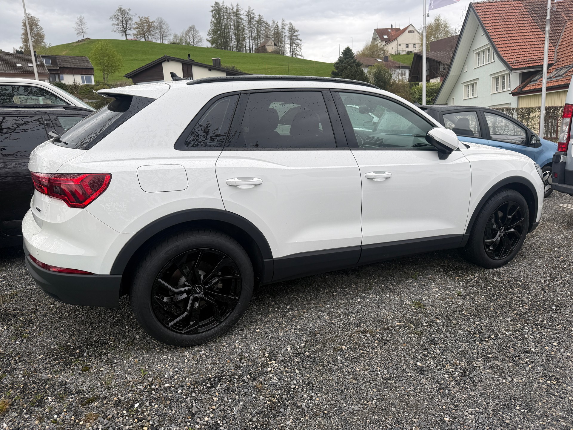 AUDI Q3 35 TDI Attraction quattro S-tronic-image-1