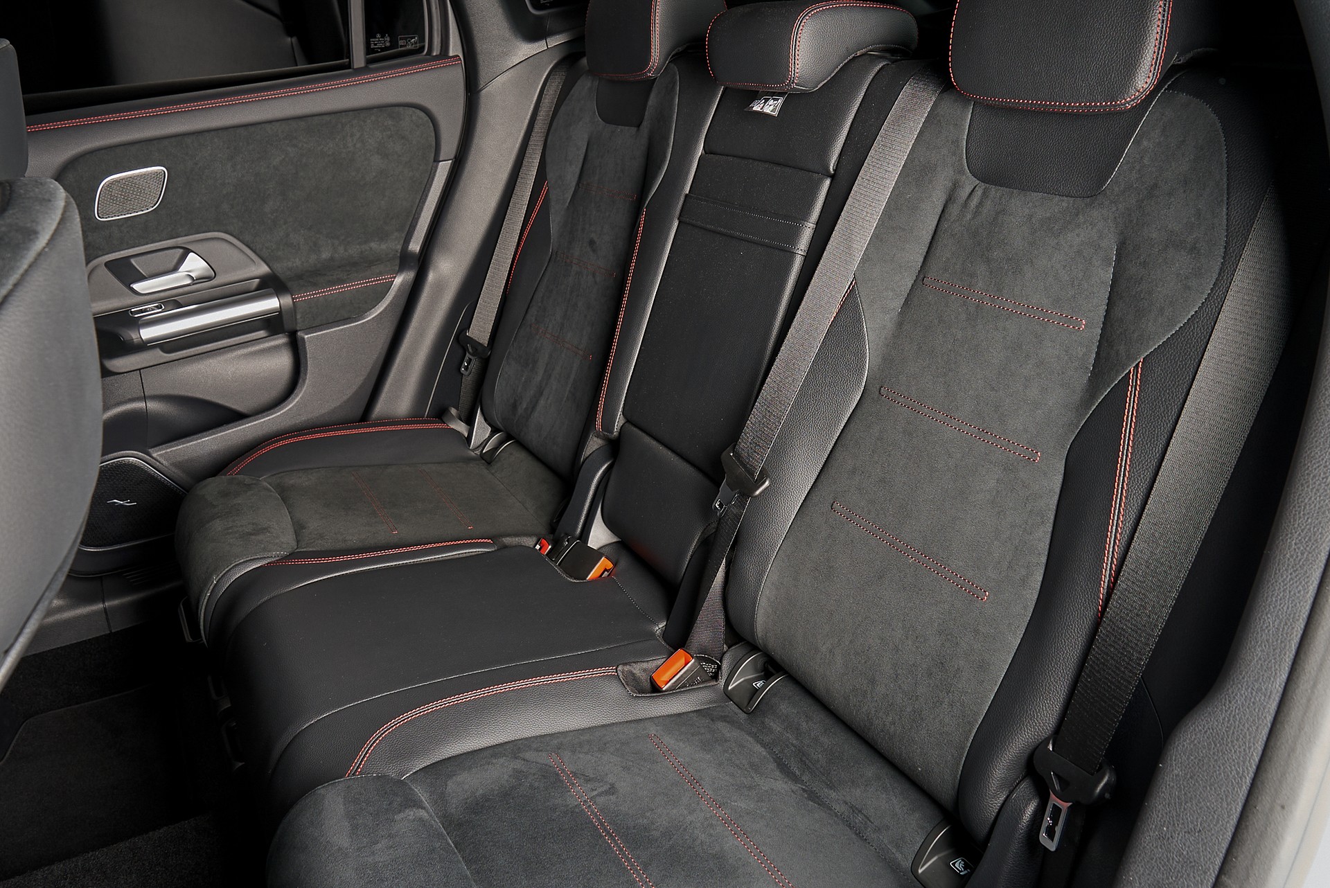 MERCEDES-BENZ GLA 250 4Matic AMG Line 8G-DCT-image-9