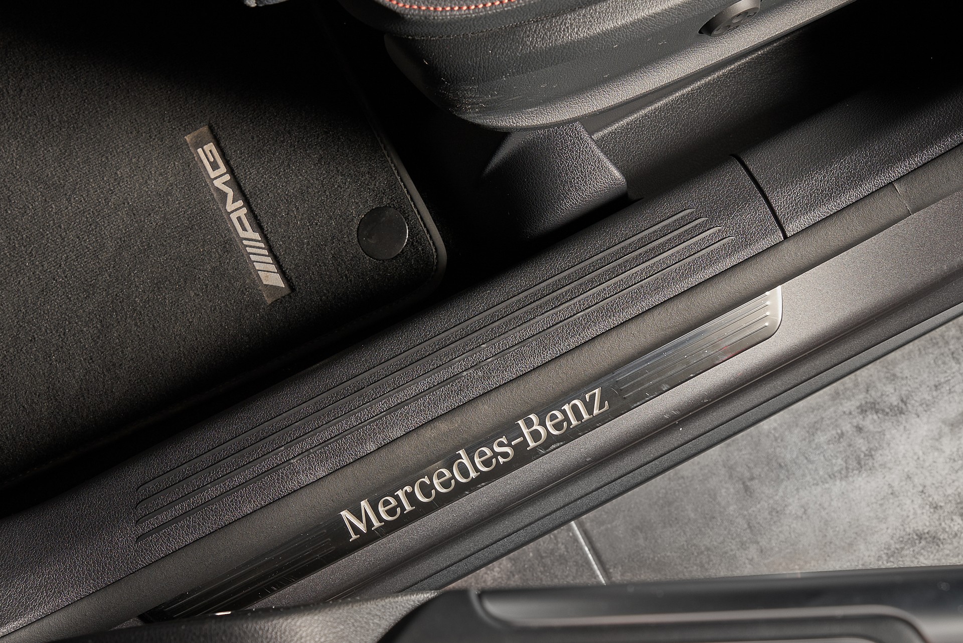 MERCEDES-BENZ GLA 250 4Matic AMG Line 8G-DCT-image-14