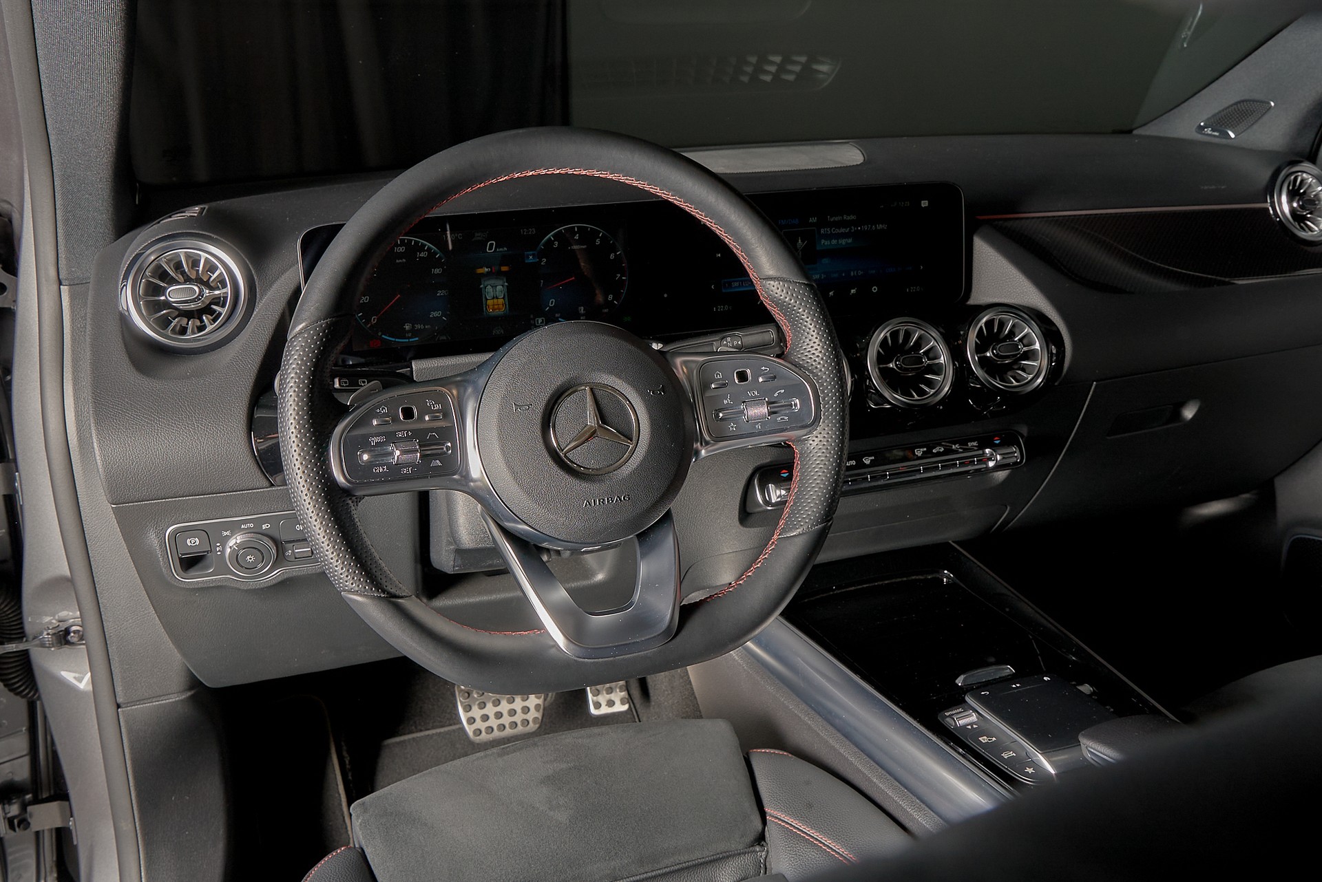 MERCEDES-BENZ GLA 250 4Matic AMG Line 8G-DCT-image-11