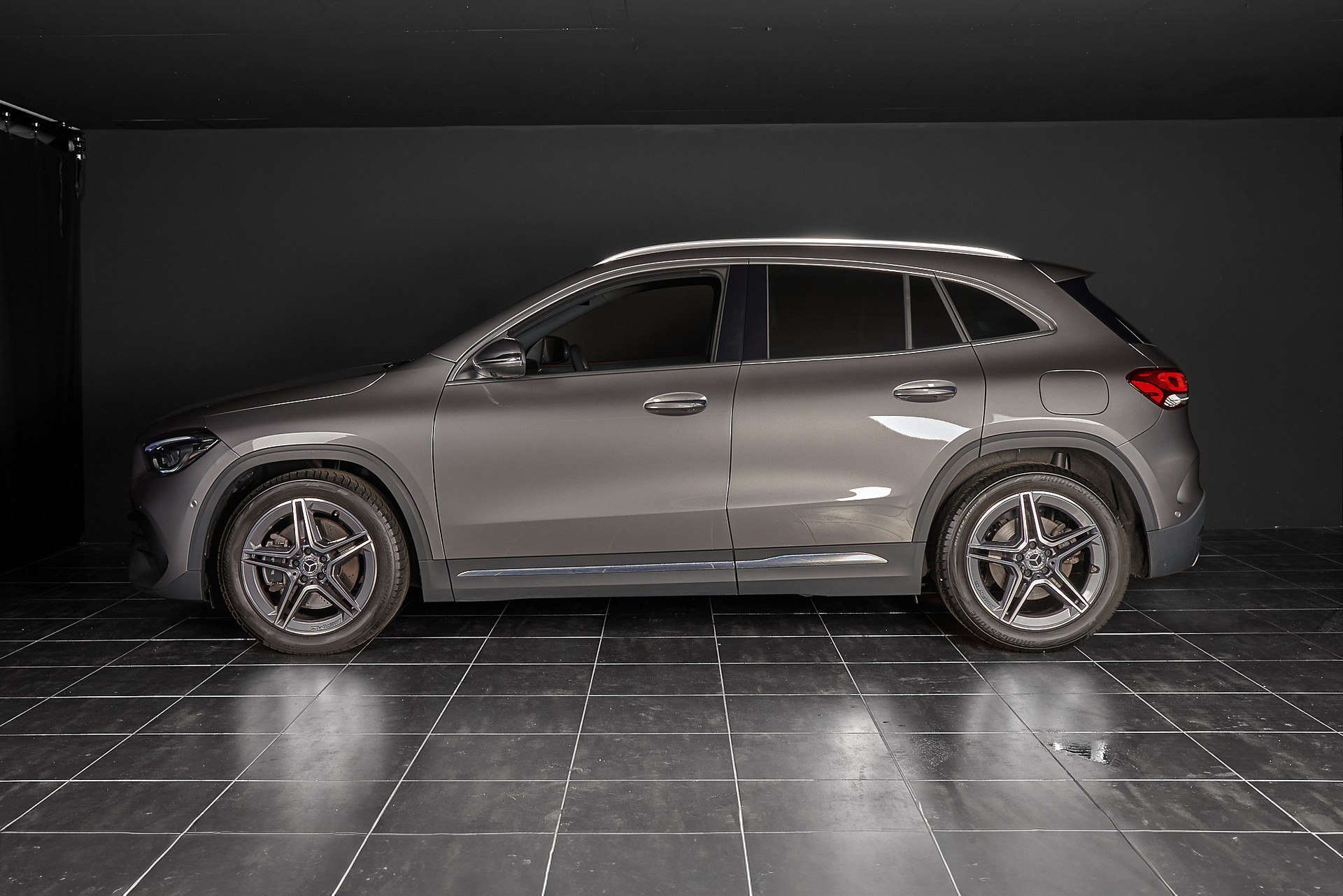 MERCEDES-BENZ GLA 250 4Matic AMG Line 8G-DCT-image-1