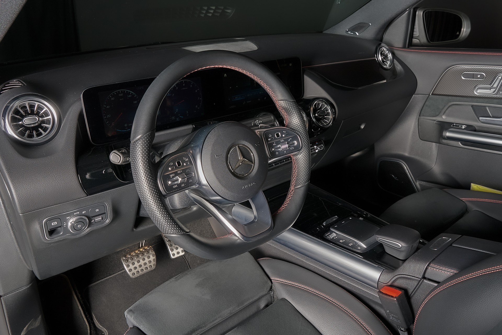 MERCEDES-BENZ GLA 250 4Matic AMG Line 8G-DCT-image-12