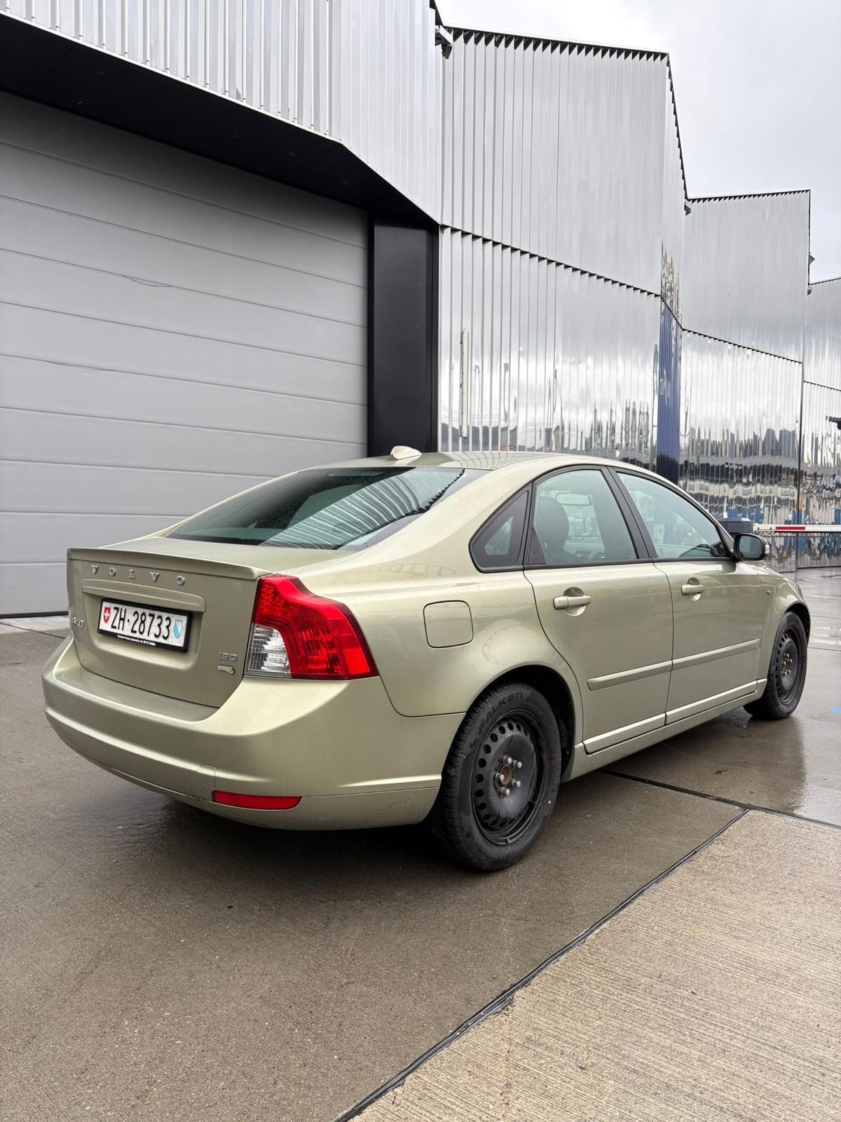 VOLVO S40-image-8