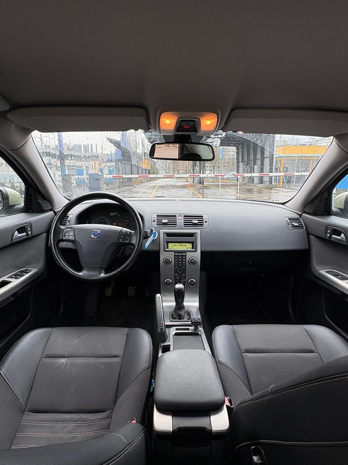 VOLVO S40-showroom-element-2
