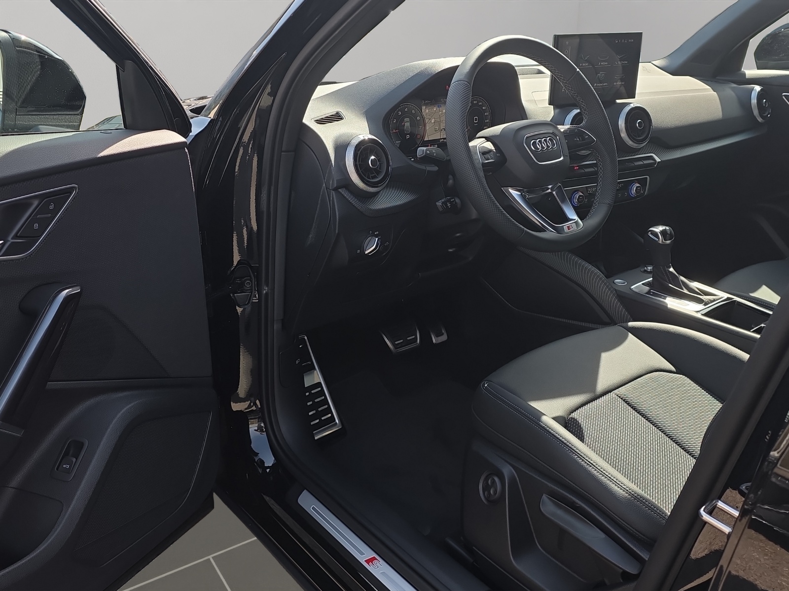 AUDI Q2 35 TFSI S line S-tronic-image-6