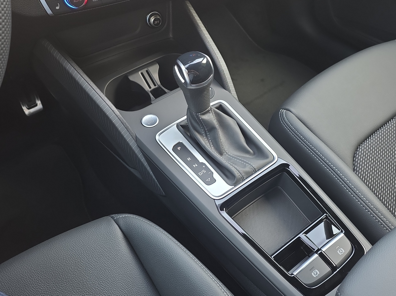 AUDI Q2 35 TFSI S line S-tronic-image-12