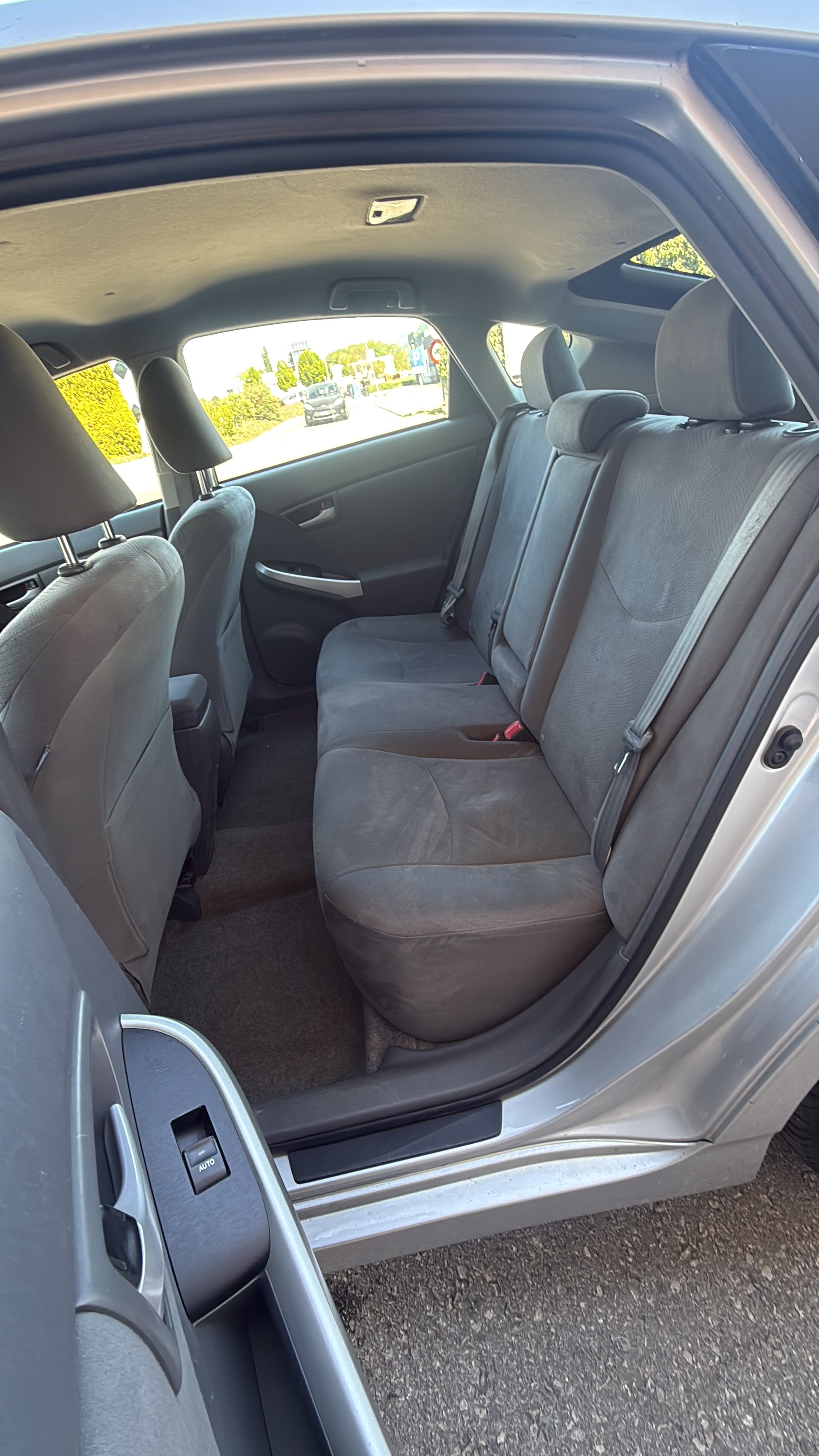 TOYOTA PRIUS-image-9