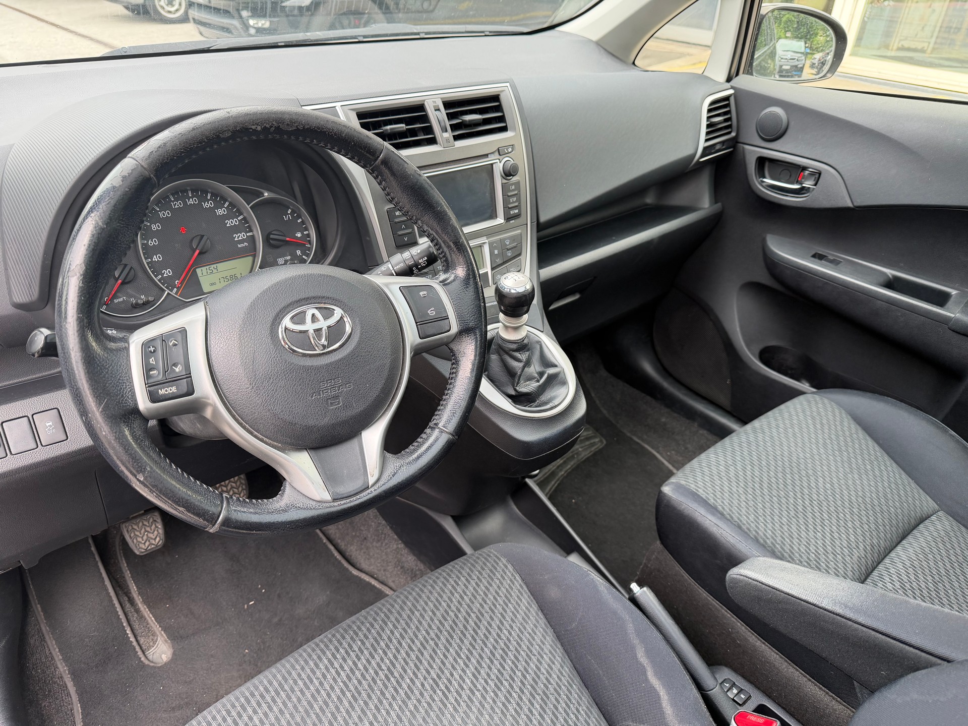 TOYOTA Verso-S 1.33 Linea Luna-image-9