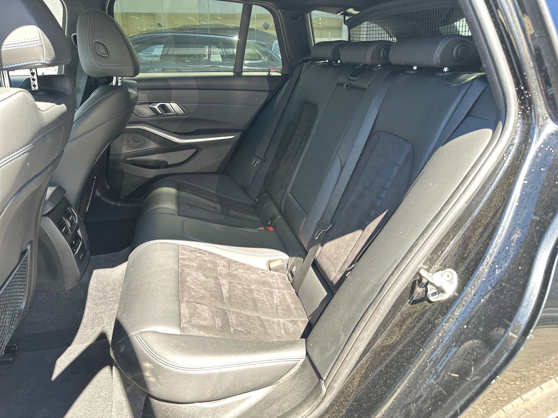 BMW 320d xDrive 48V Touring M Sport Steptronic-image-7