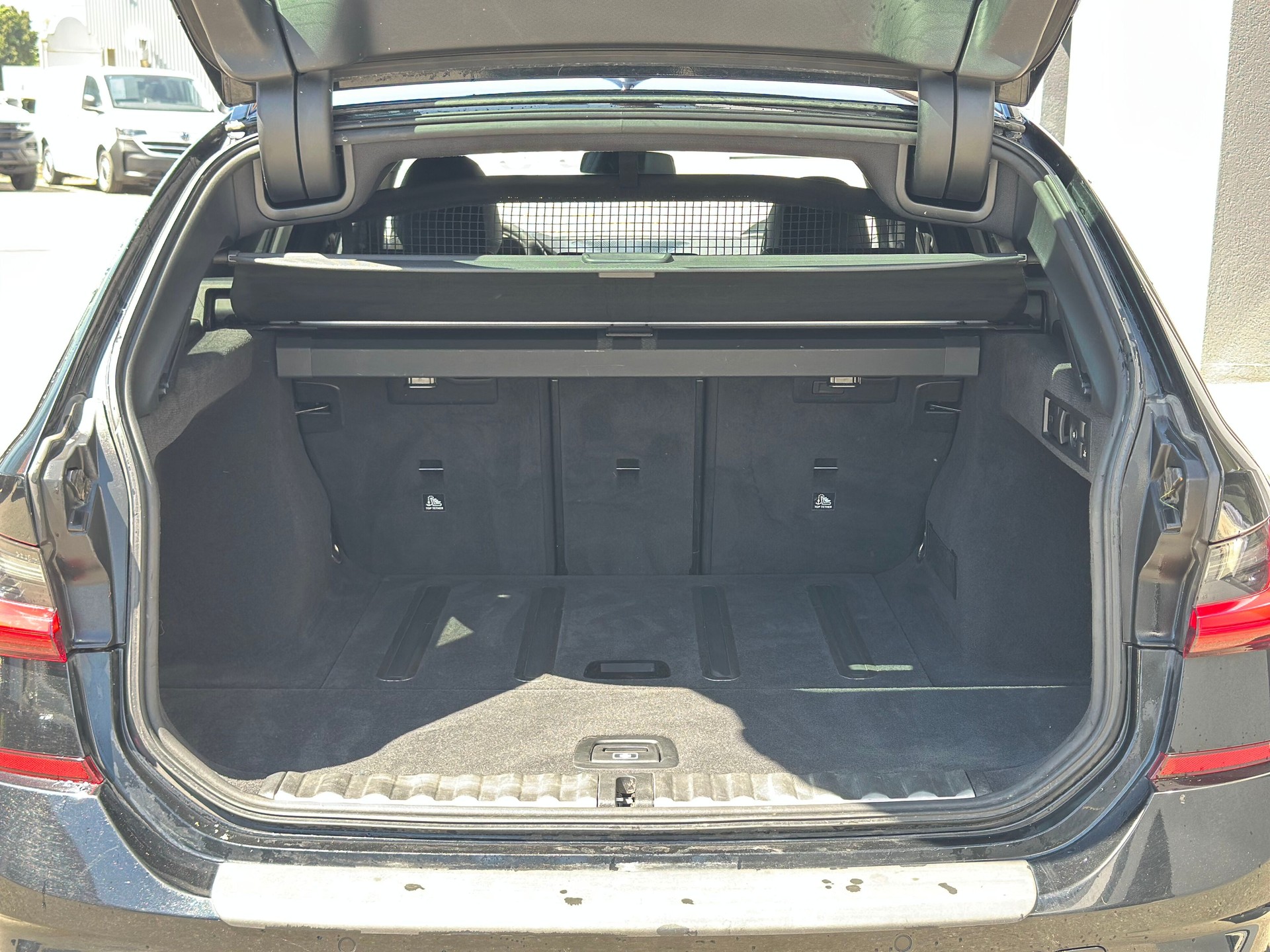 BMW 320d xDrive 48V Touring M Sport Steptronic-image-8