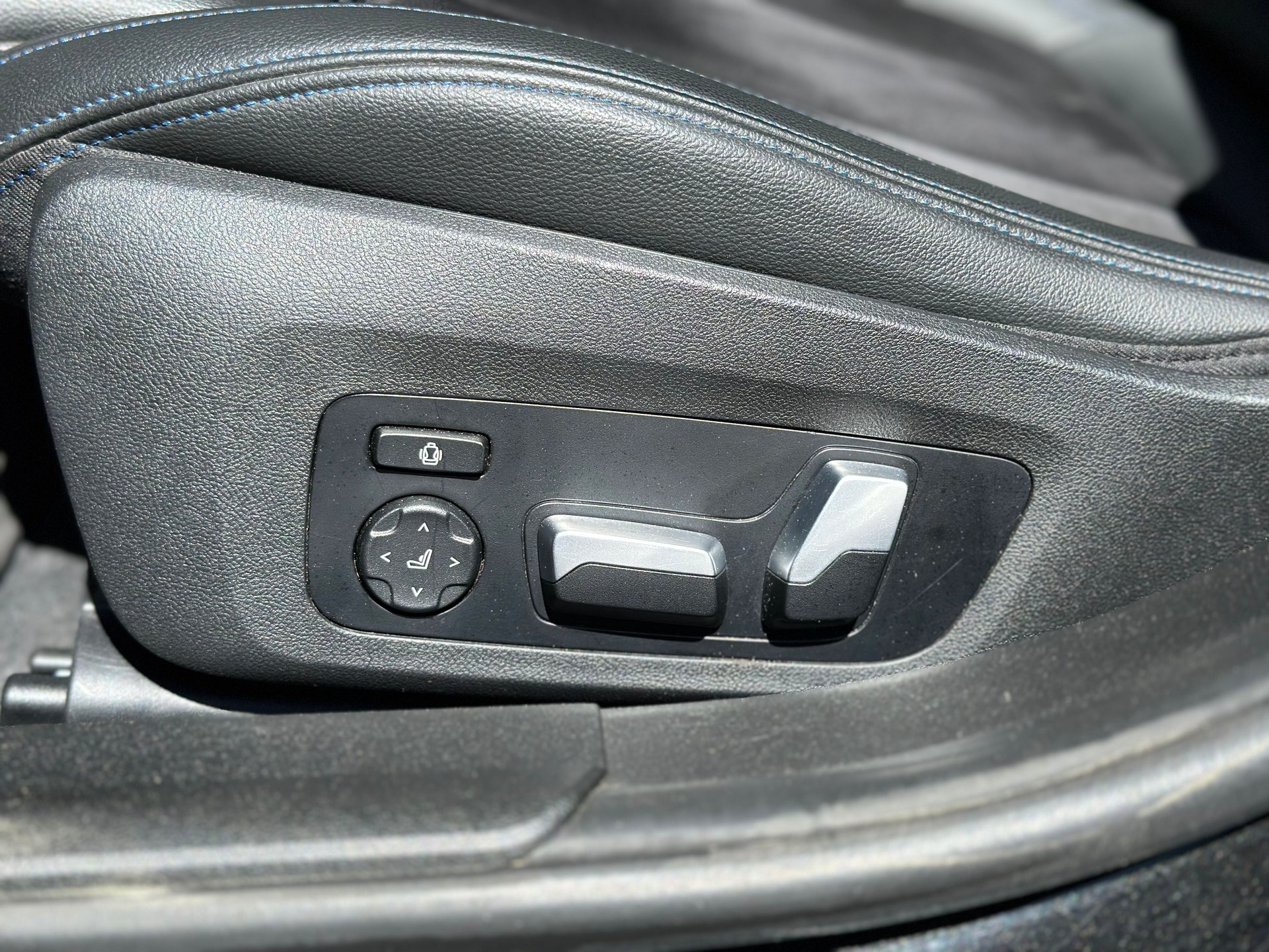 BMW 320d xDrive 48V Touring M Sport Steptronic-image-14