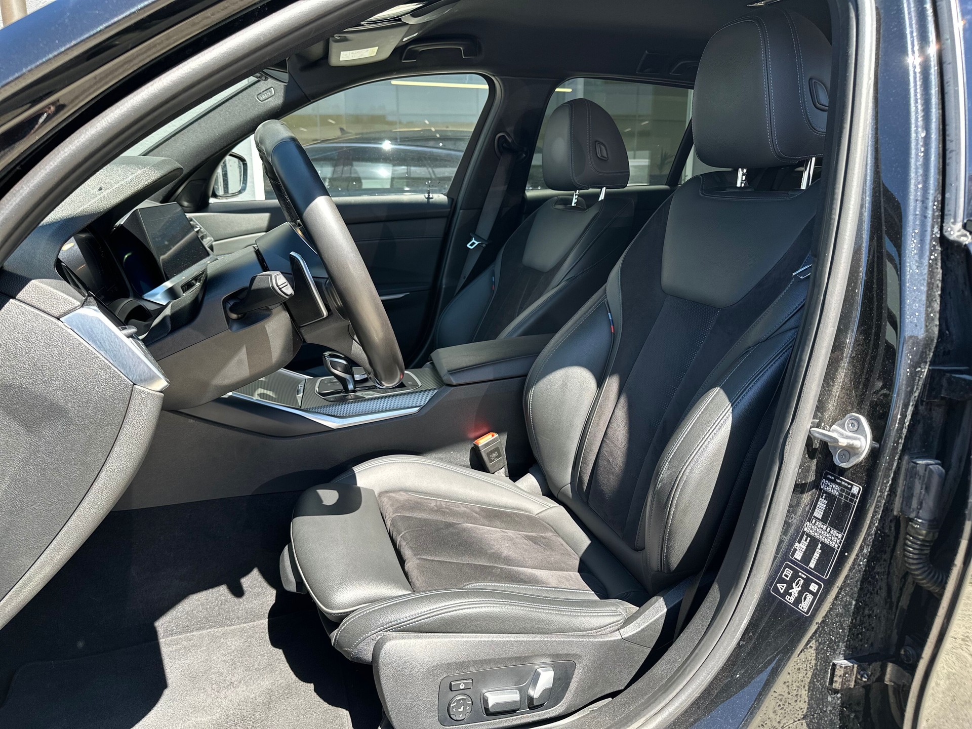 BMW 320d xDrive 48V Touring M Sport Steptronic-image-4