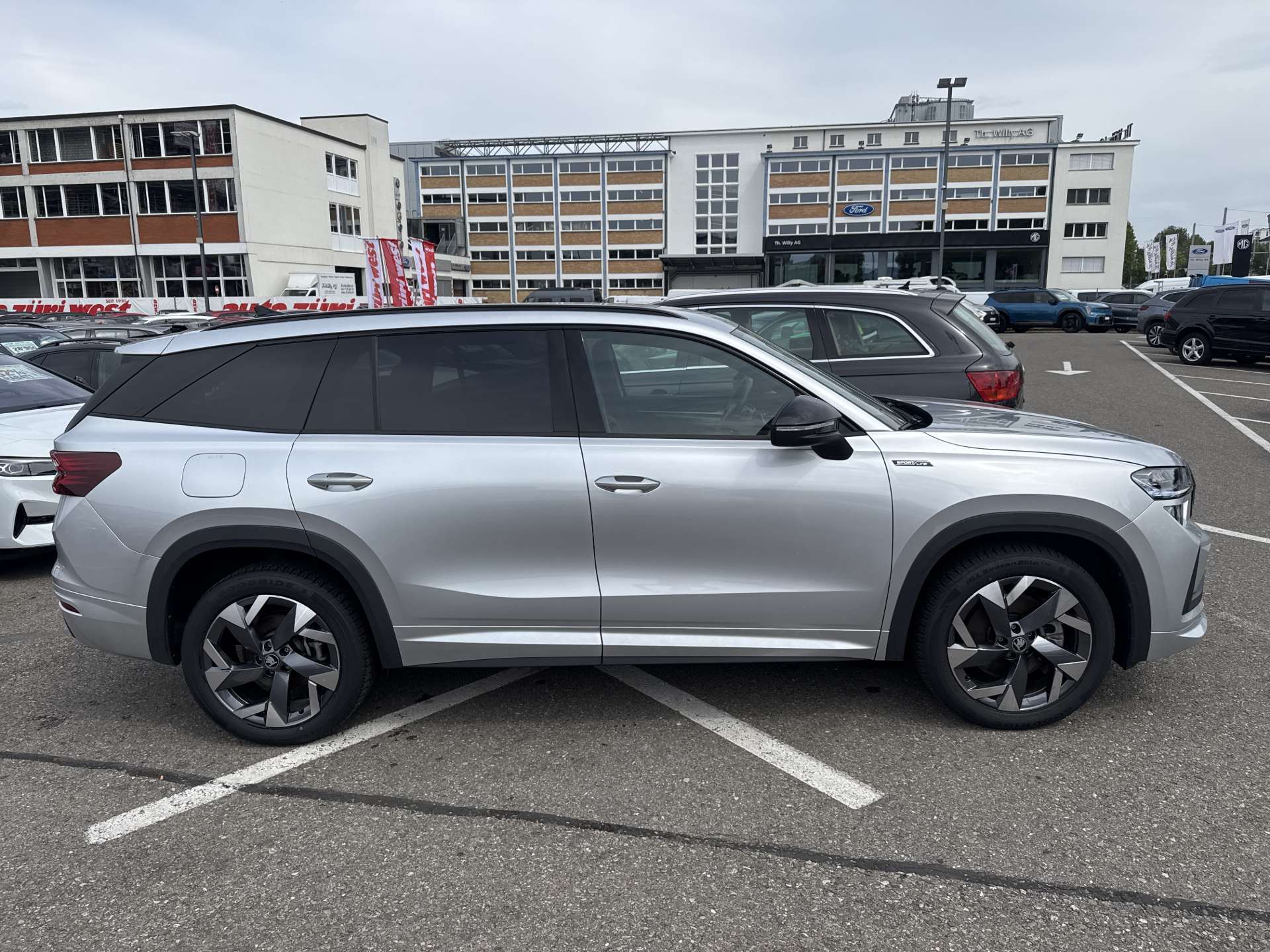 SKODA Kodiaq 2.0 TDi Sportline DSG-Automat 7-Plätzer-image-10