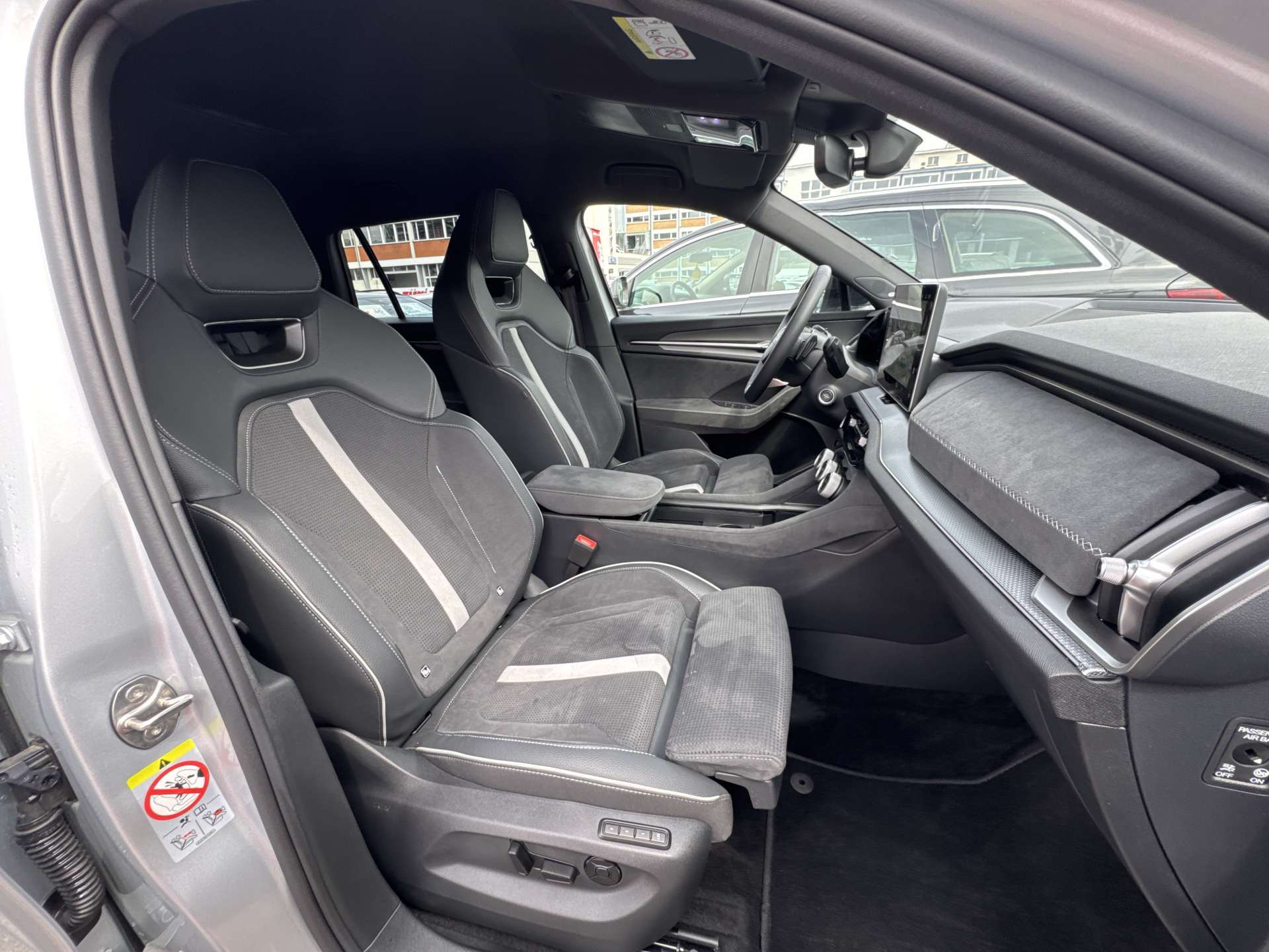 SKODA Kodiaq 2.0 TDi Sportline DSG-Automat 7-Plätzer-image-12