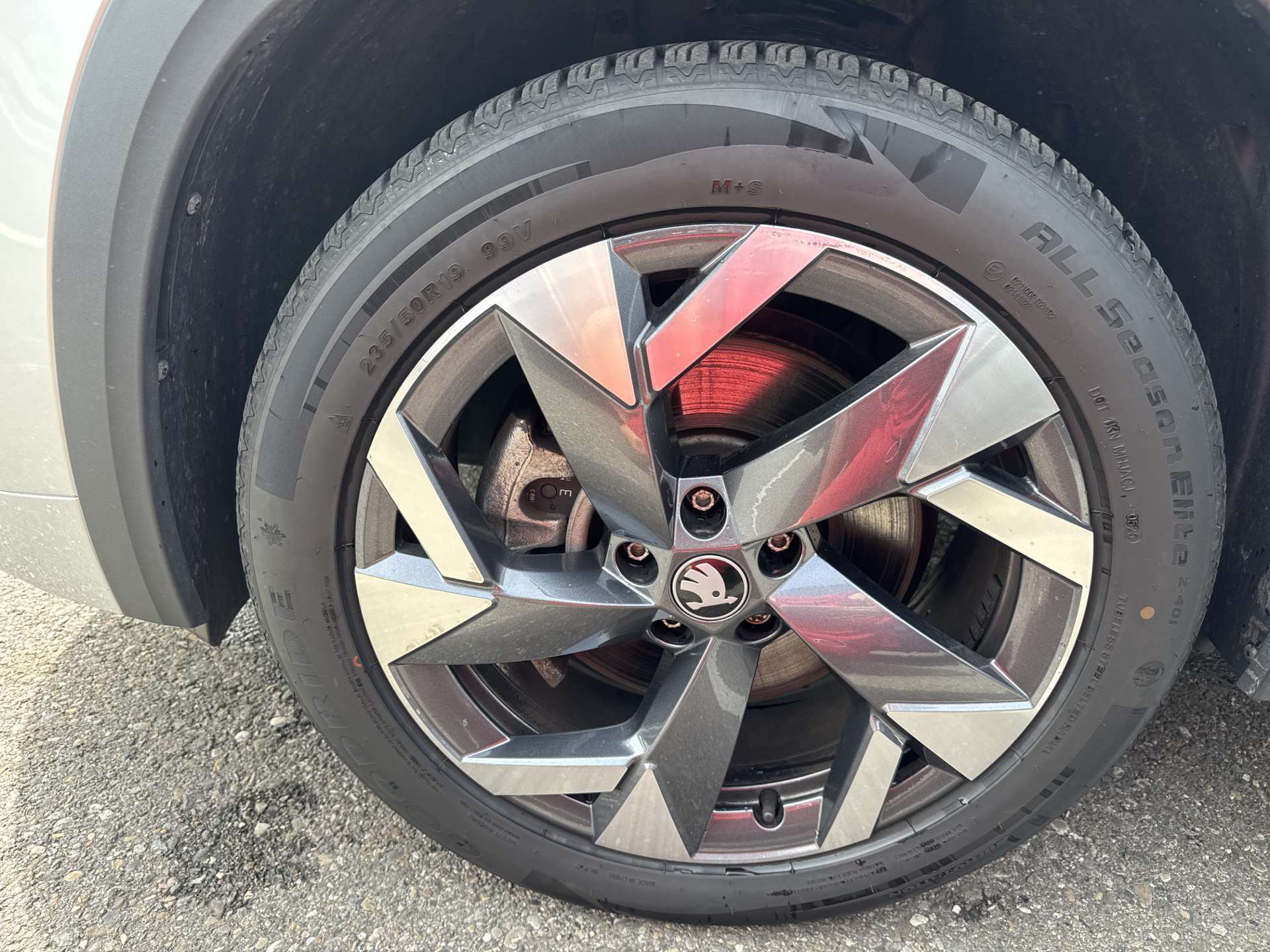 SKODA Kodiaq 2.0 TDi Sportline DSG-Automat 7-Plätzer-image-8