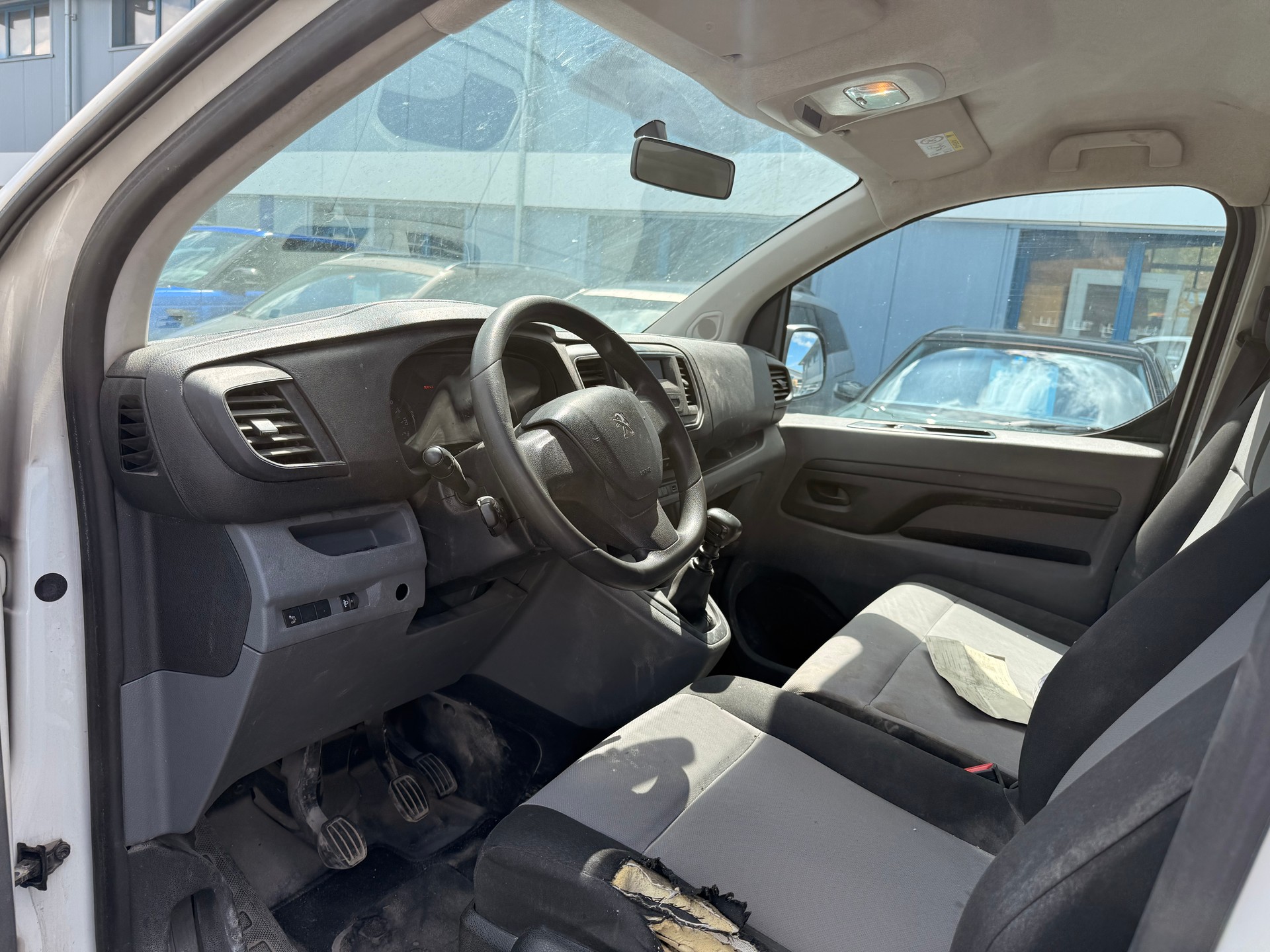 PEUGEOT Traveller 1.6 BlueHDi Active Standard-image-8