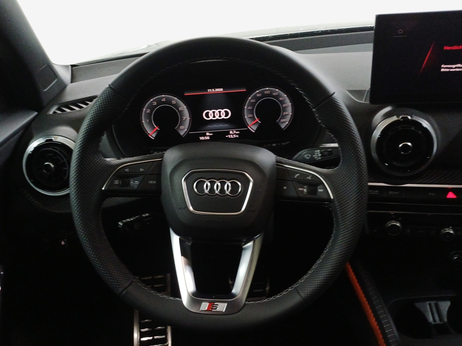 AUDI Q2 40 TFSI S line quattro S-tronic-image-9