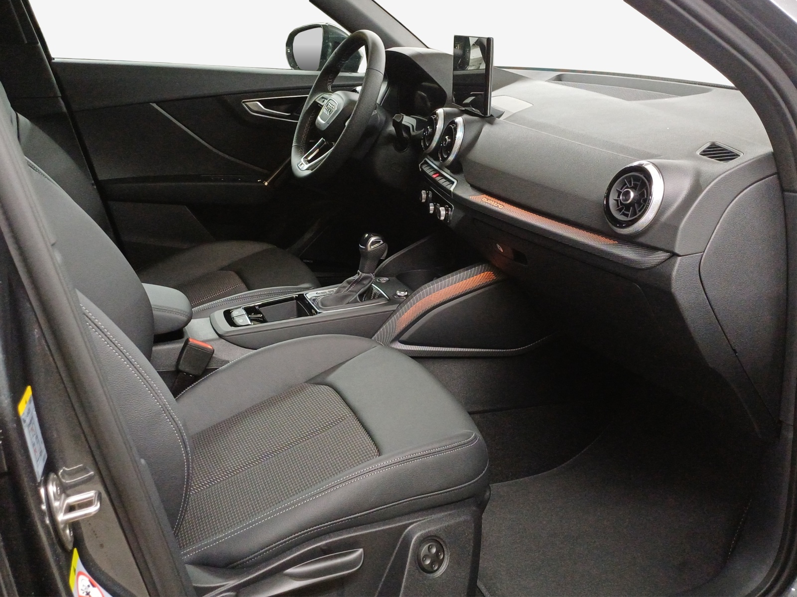 AUDI Q2 40 TFSI S line quattro S-tronic-image-13
