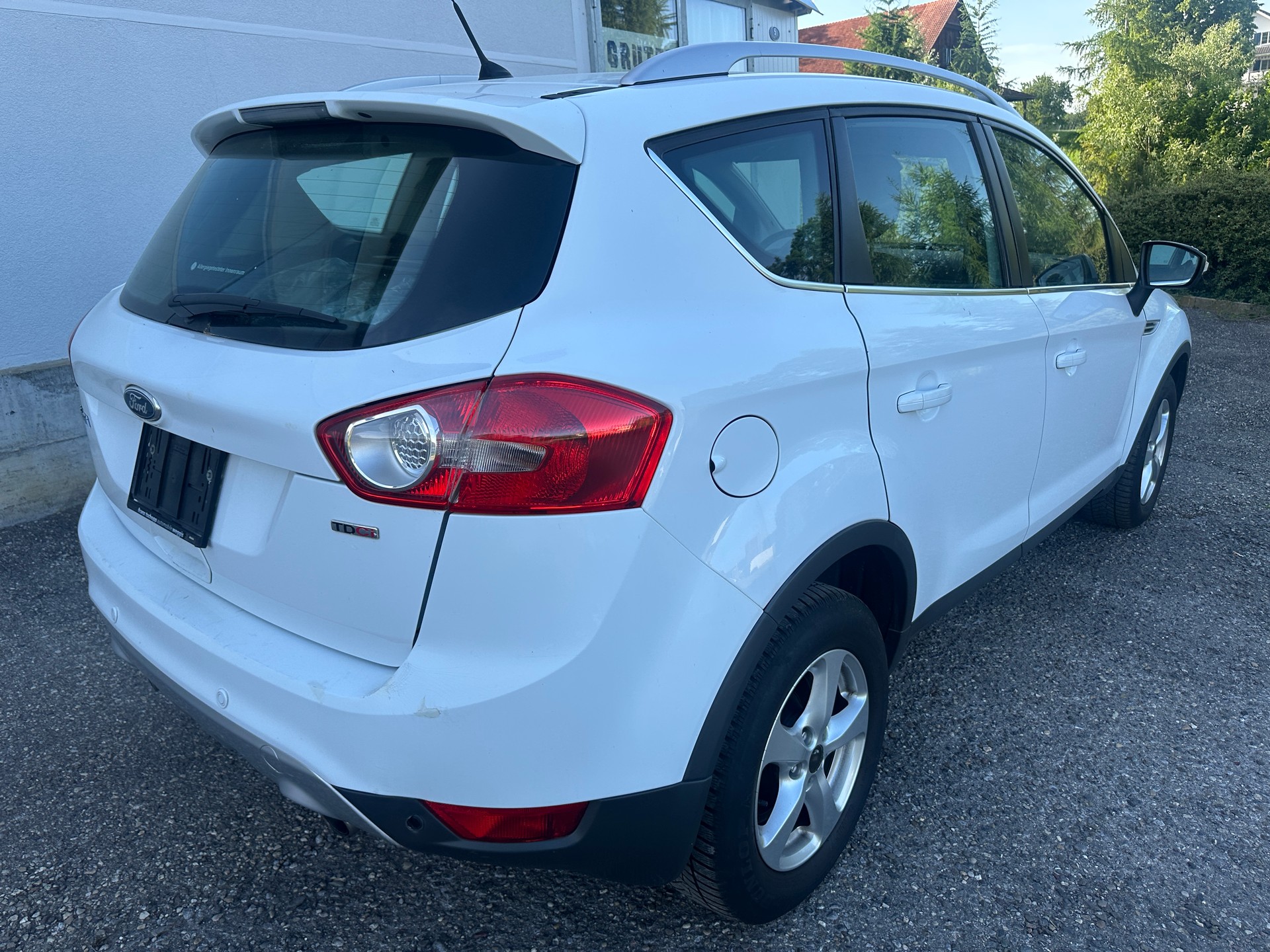 FORD Kuga 2.0 TDCi Carving 2WD-image-2