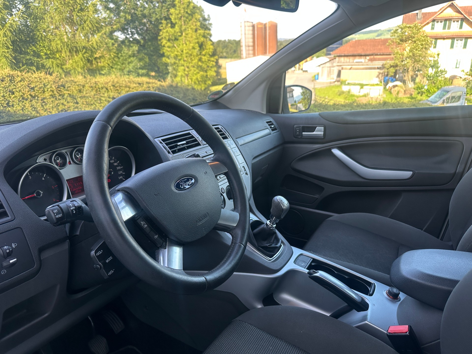 FORD Kuga 2.0 TDCi Carving 2WD-image-5