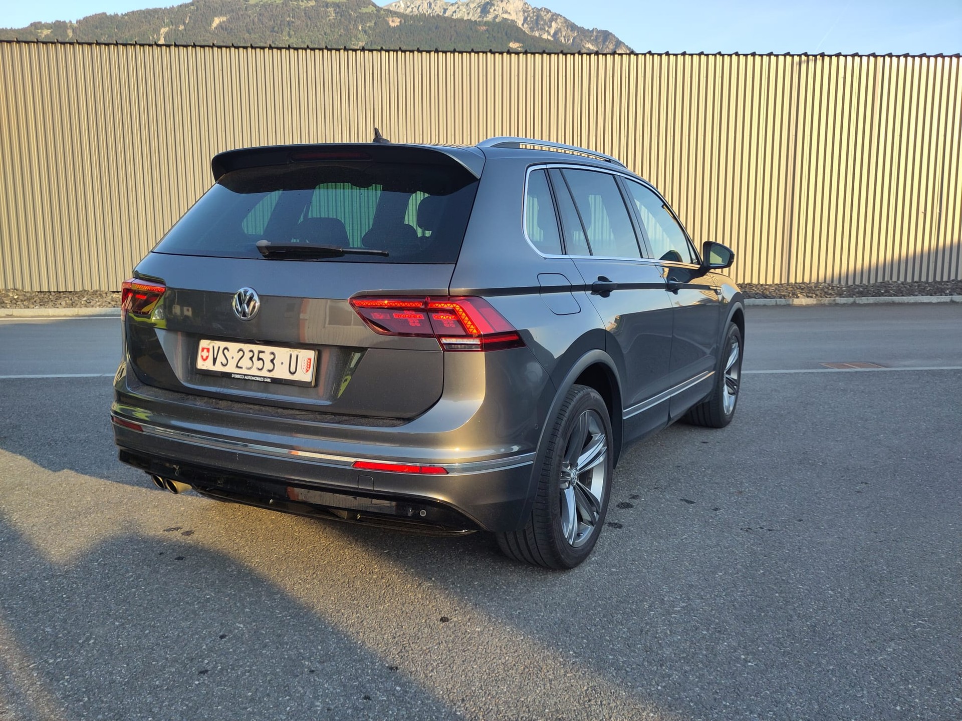 VW Tiguan 2.0TSI Highline 4Motion DSG-showroom-element-3