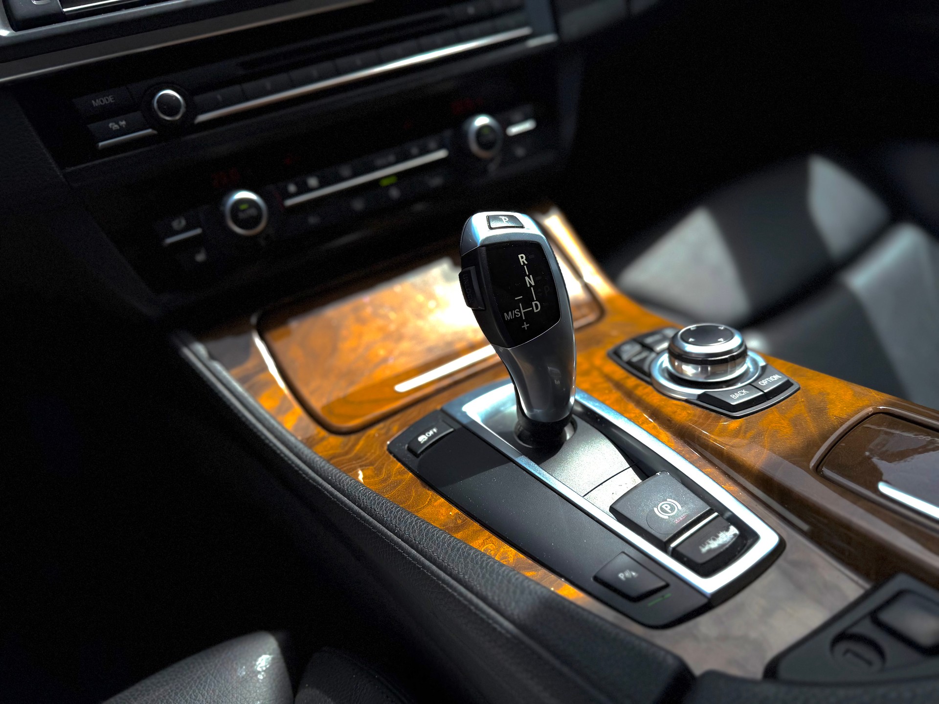 BMW 528i Steptronic-image-10