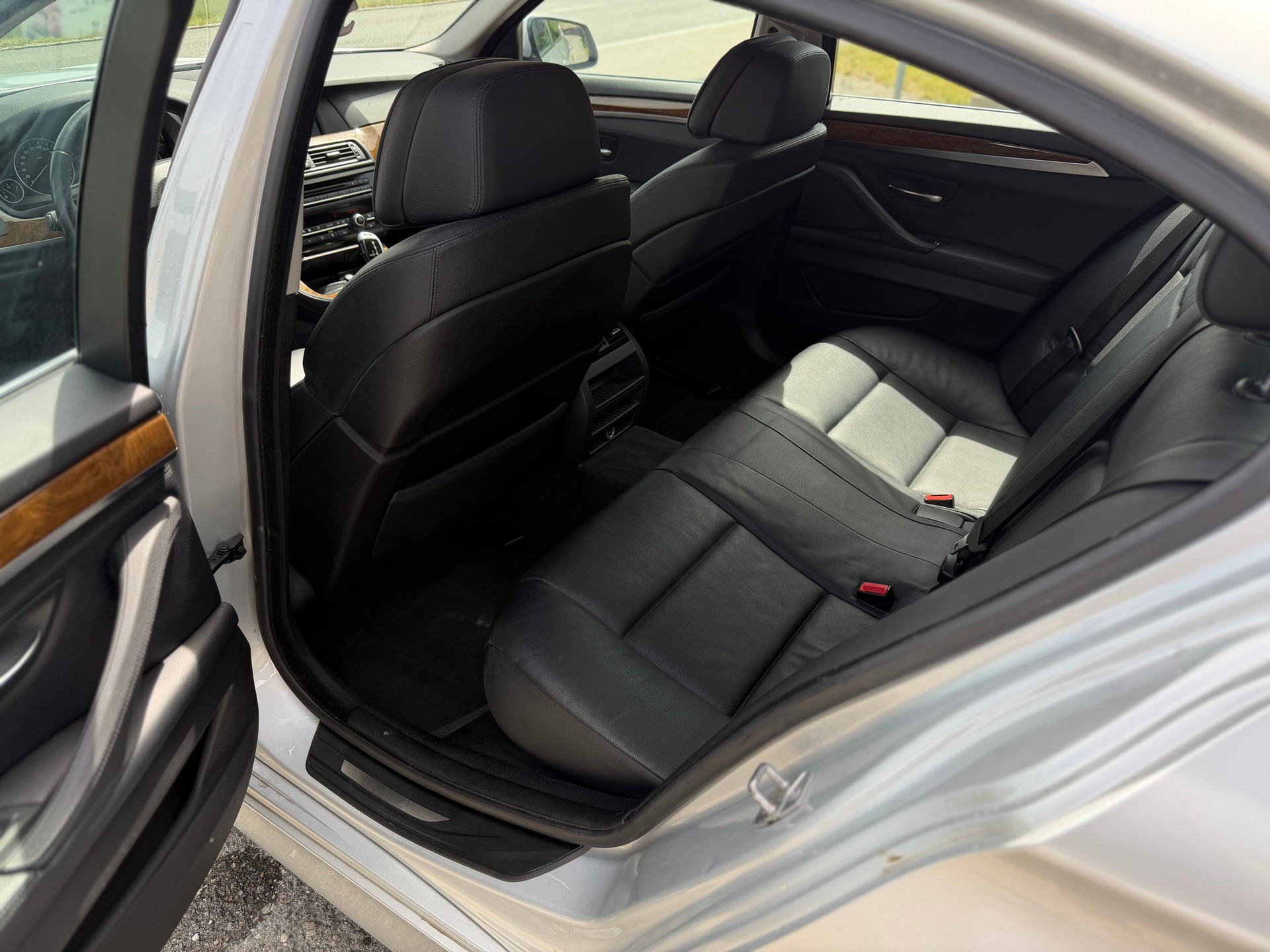 BMW 528i Steptronic-image-14