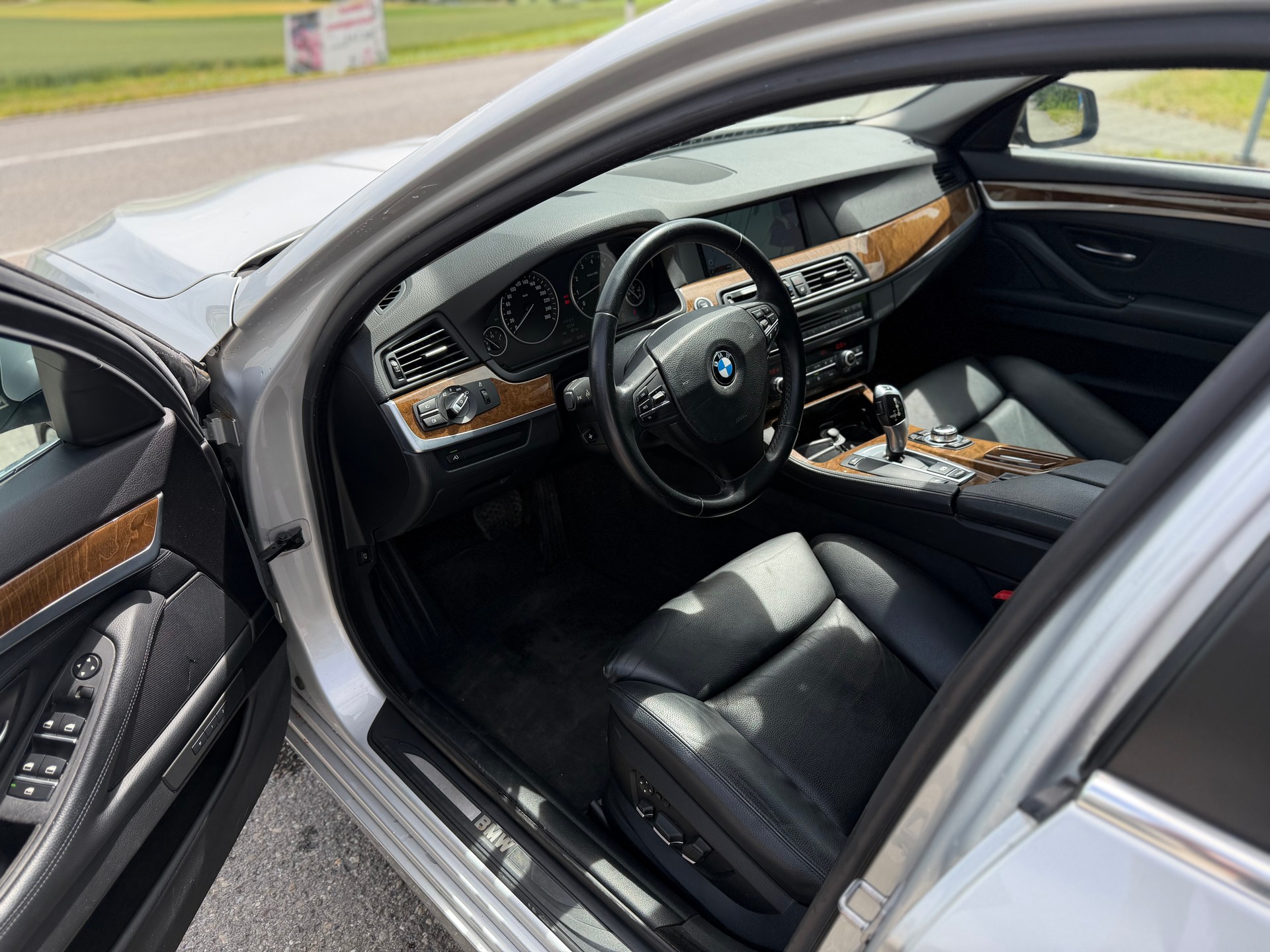 BMW 528i Steptronic-image-5